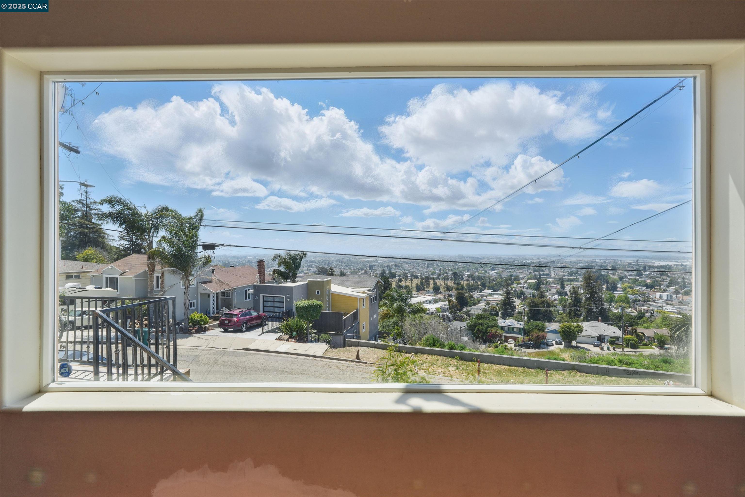 Detail Gallery Image 5 of 40 For 3727 Delmont Ave, Oakland,  CA 94605 - 4 Beds | 4 Baths