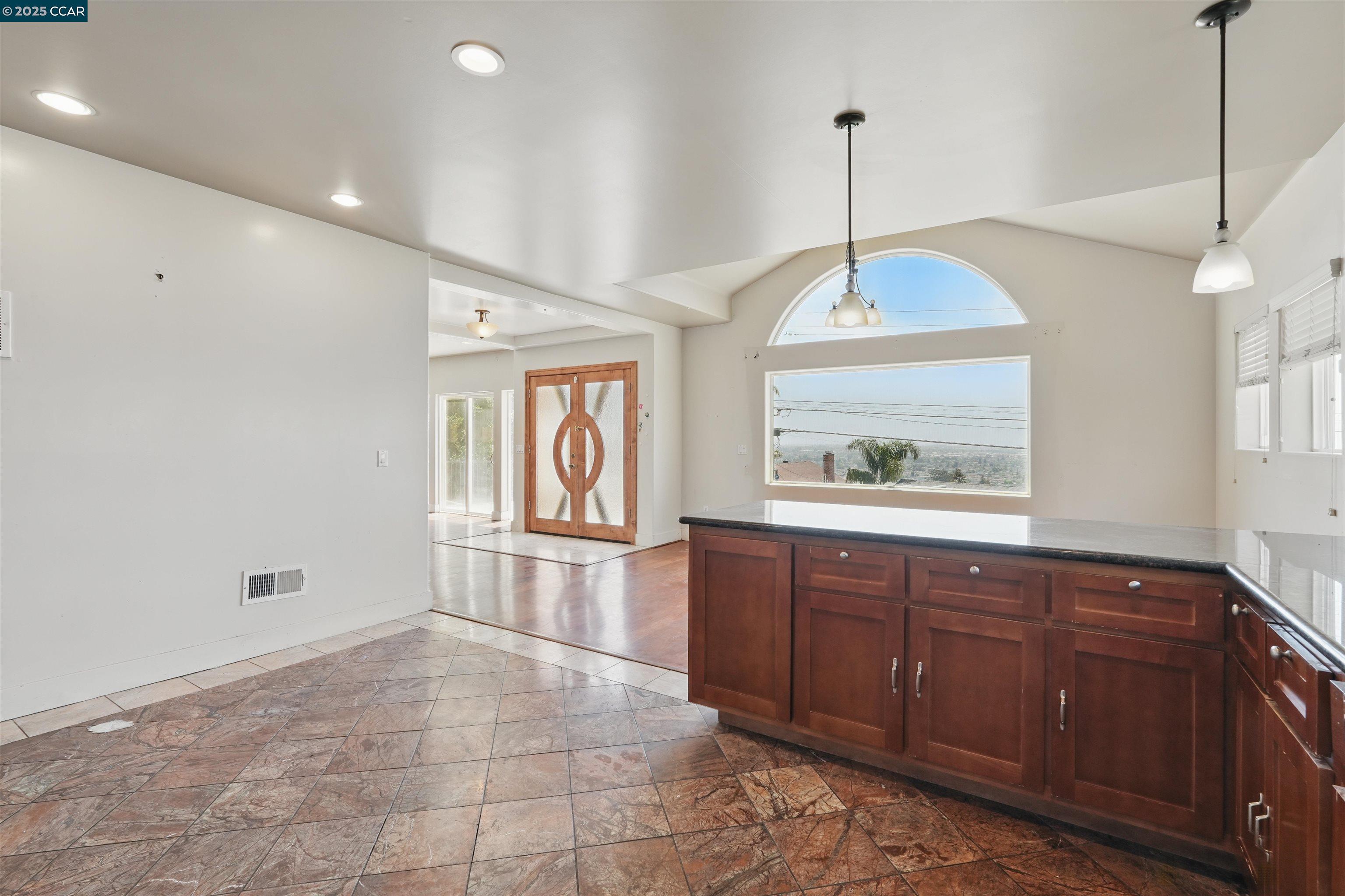 Detail Gallery Image 9 of 40 For 3727 Delmont Ave, Oakland,  CA 94605 - 4 Beds | 4 Baths