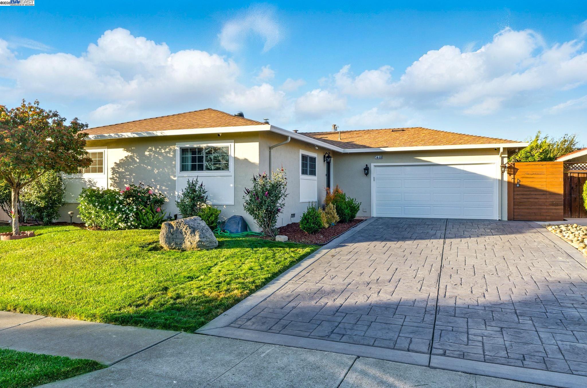 Detail Gallery Image 1 of 7 For 7412 Birkdale Dr, Newark,  CA 94560 - 3 Beds | 2 Baths