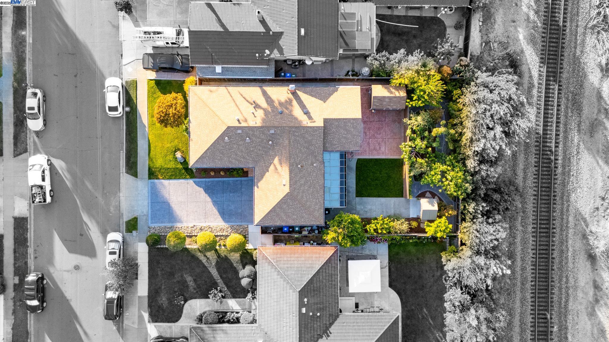 Detail Gallery Image 2 of 7 For 7412 Birkdale Dr, Newark,  CA 94560 - 3 Beds | 2 Baths