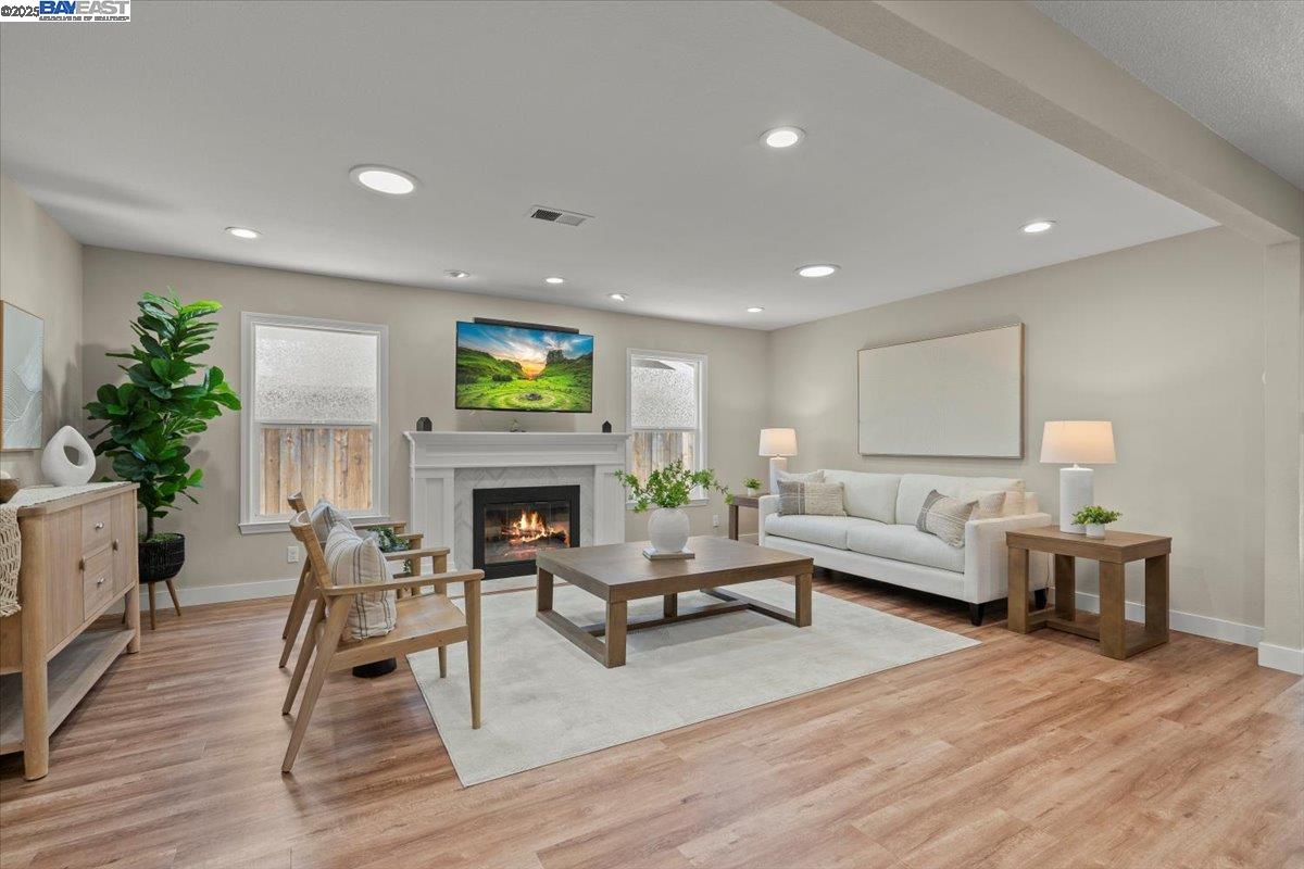 Detail Gallery Image 4 of 23 For 7412 Birkdale Dr, Newark,  CA 94560 - 3 Beds | 2 Baths