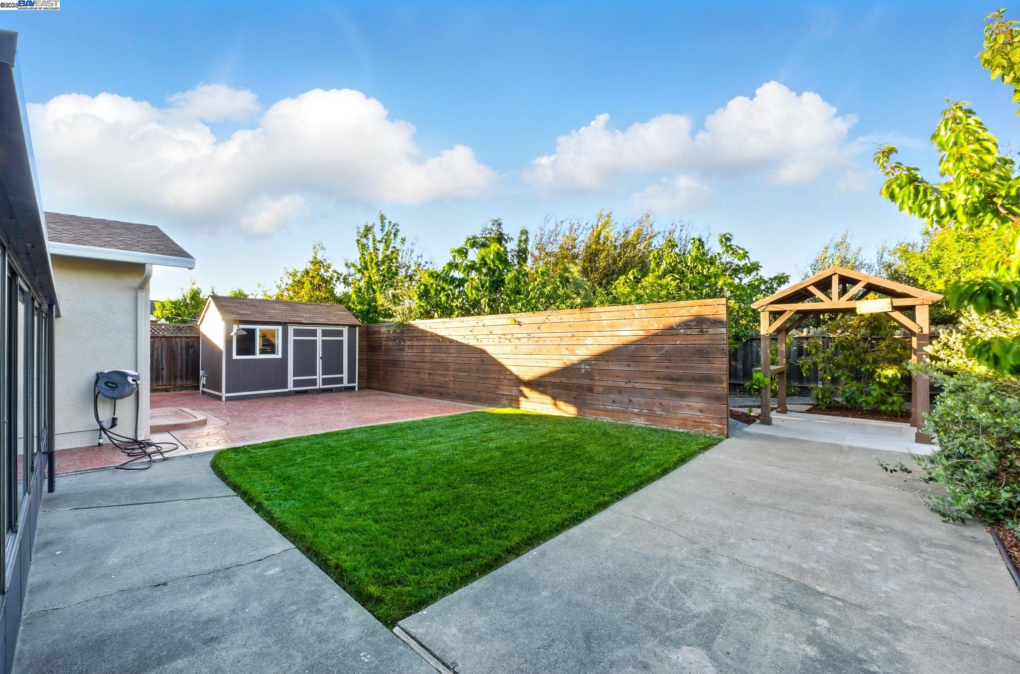 Detail Gallery Image 4 of 7 For 7412 Birkdale Dr, Newark,  CA 94560 - 3 Beds | 2 Baths