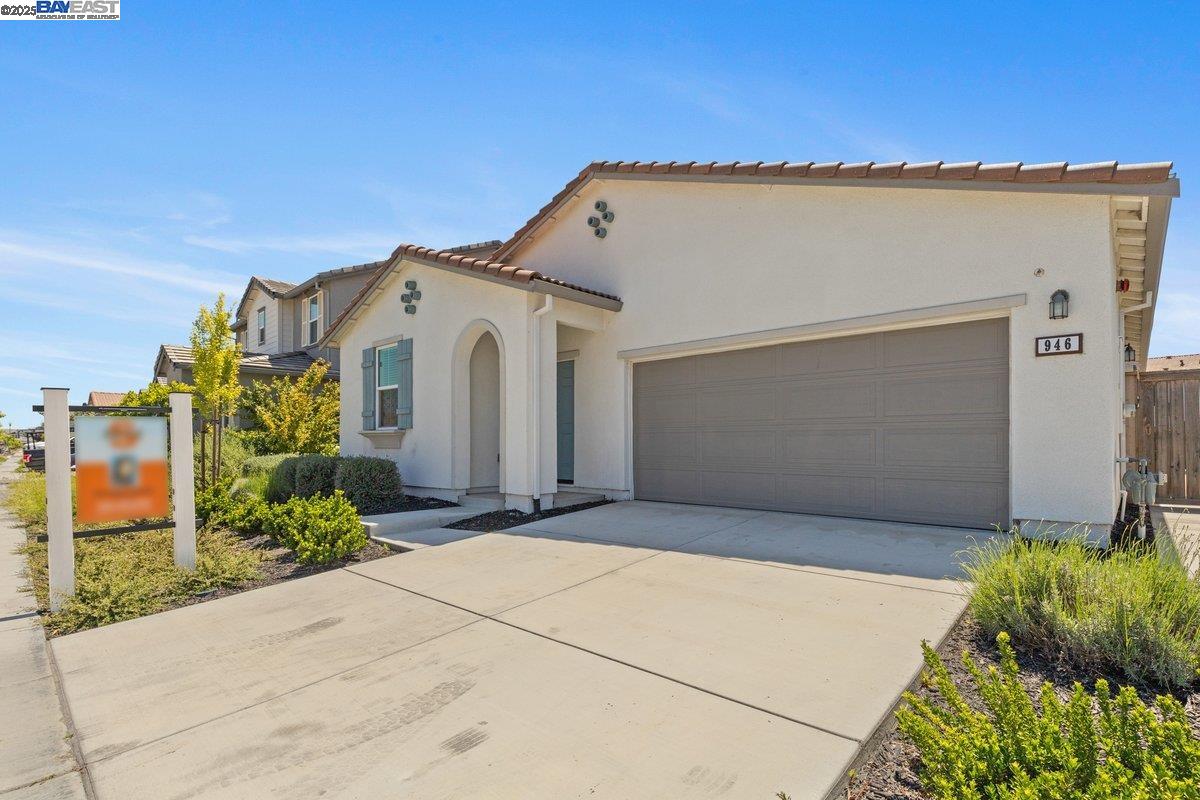 Detail Gallery Image 3 of 37 For 946 Osprey Dr, Lathrop,  CA 95330 - 4 Beds | 2 Baths