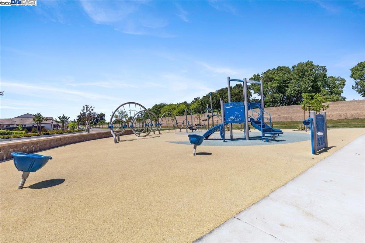 Detail Gallery Image 29 of 37 For 946 Osprey Dr, Lathrop,  CA 95330 - 4 Beds | 2 Baths