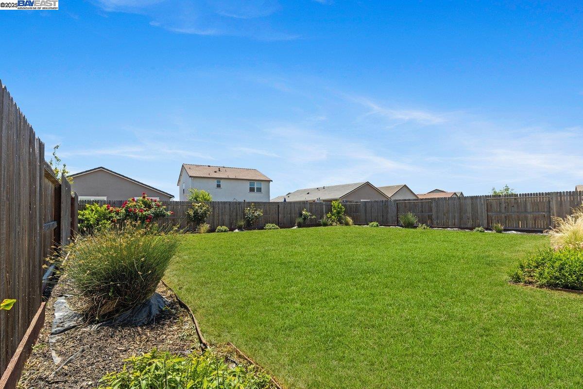 Detail Gallery Image 5 of 37 For 946 Osprey Dr, Lathrop,  CA 95330 - 4 Beds | 2 Baths
