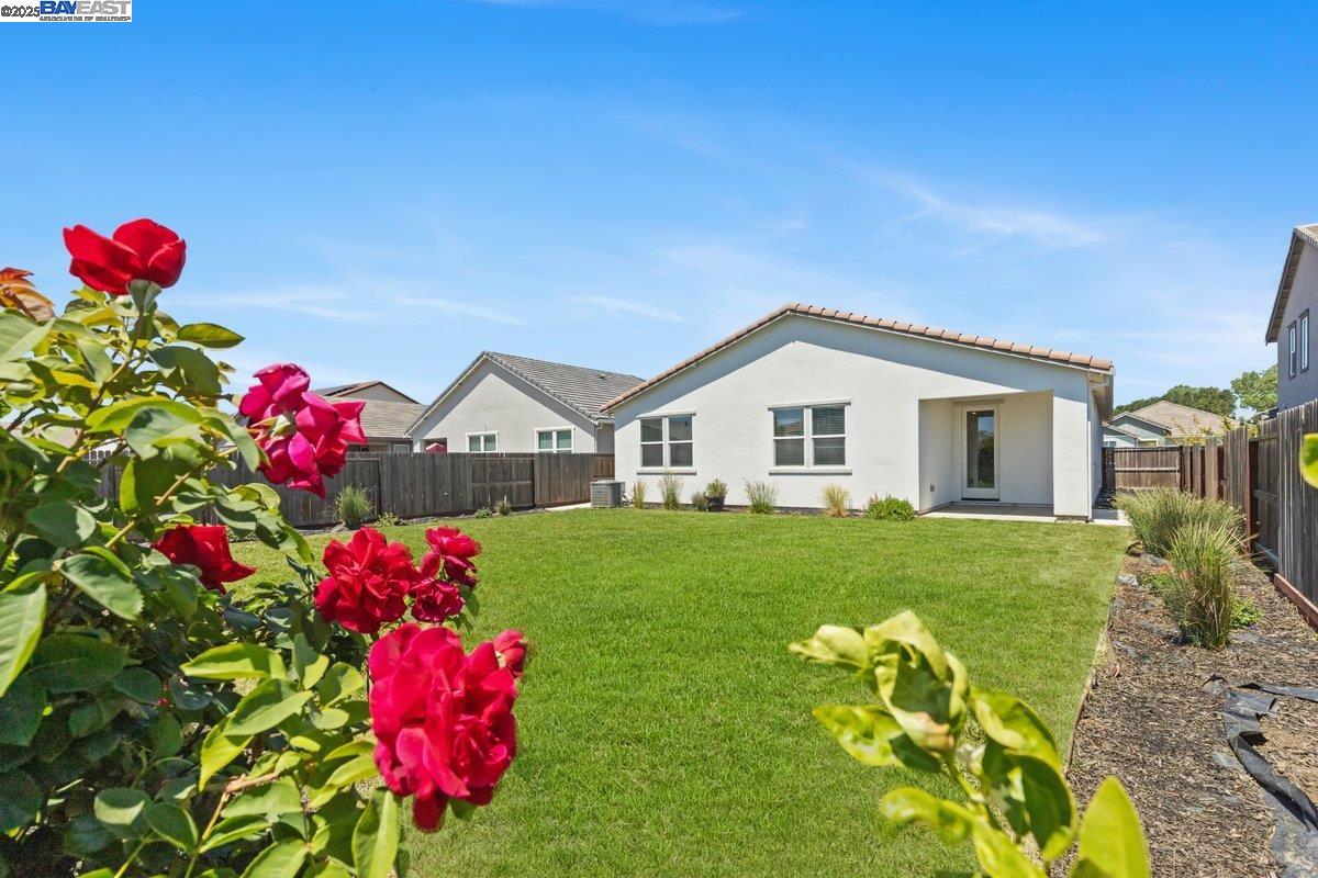 Detail Gallery Image 6 of 37 For 946 Osprey Dr, Lathrop,  CA 95330 - 4 Beds | 2 Baths