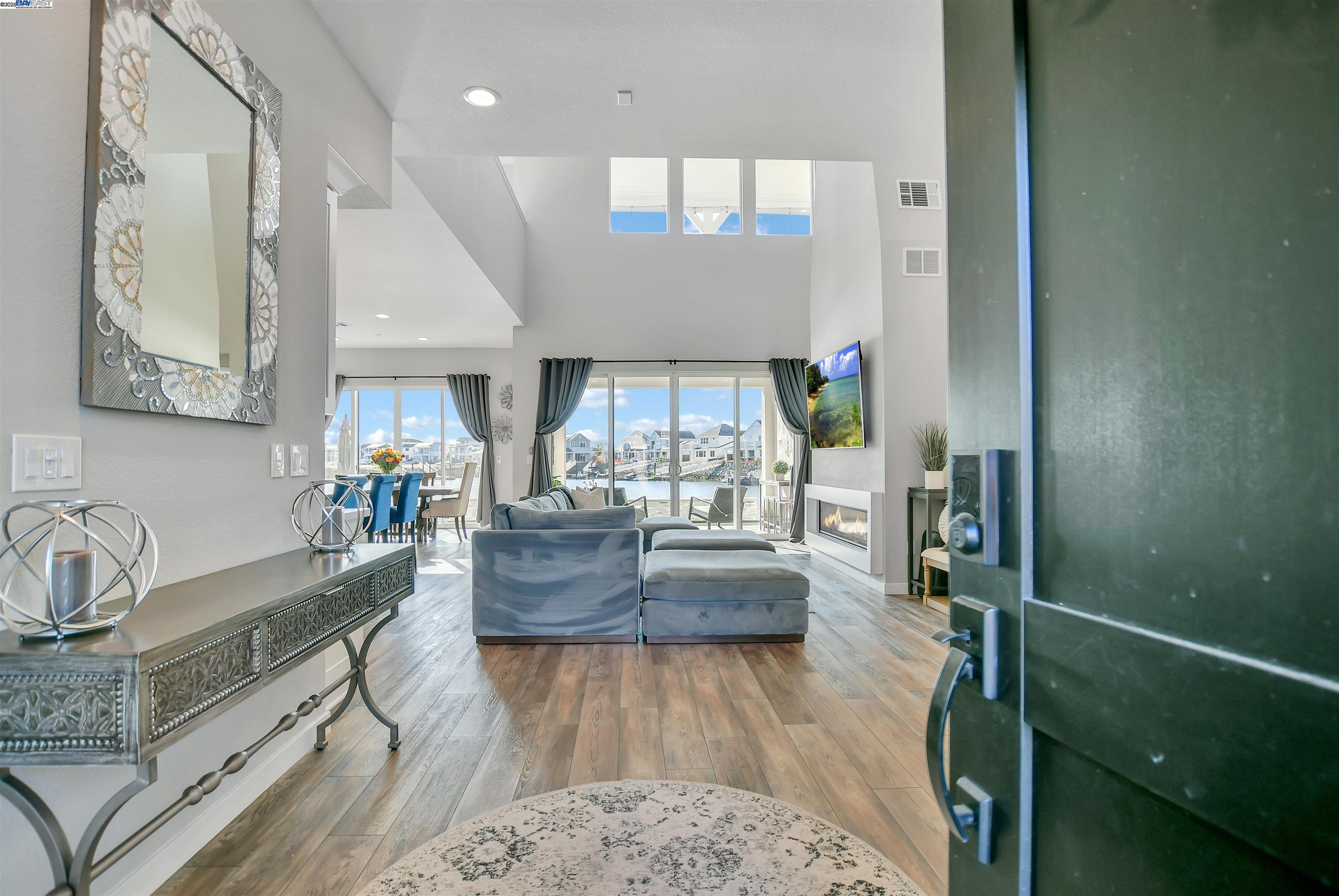 Detail Gallery Image 6 of 55 For 30 Grey Whale Pl, Bethel Island,  CA 94511 - 4 Beds | 4/1 Baths