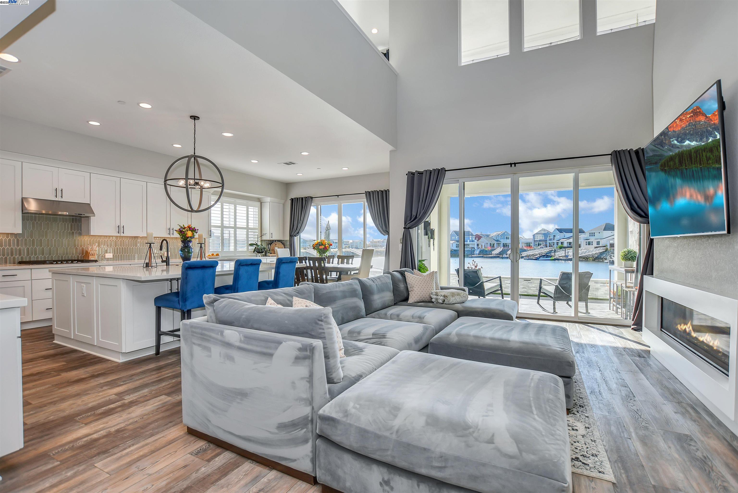 Detail Gallery Image 7 of 55 For 30 Grey Whale Pl, Bethel Island,  CA 94511 - 4 Beds | 4/1 Baths