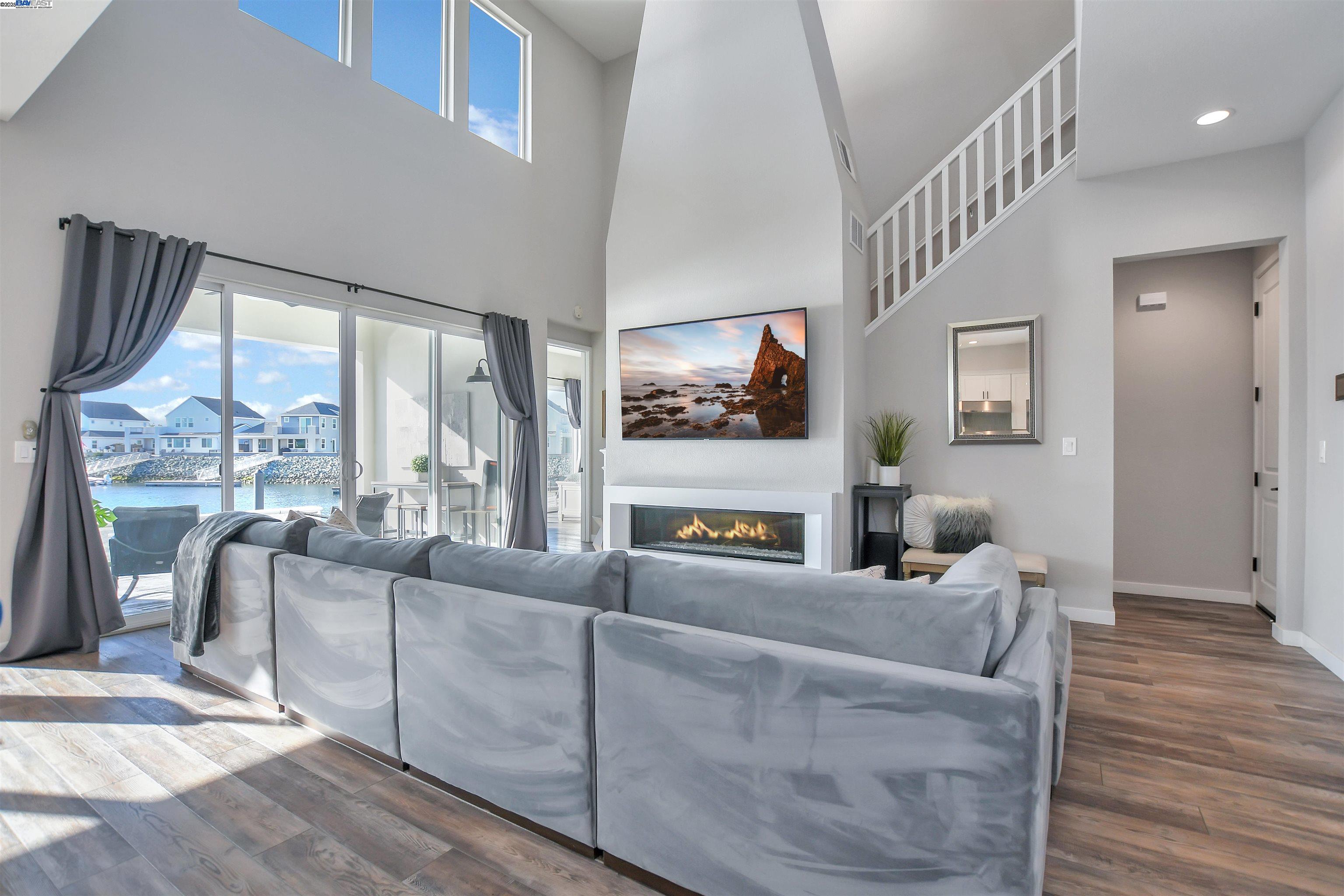 Detail Gallery Image 8 of 55 For 30 Grey Whale Pl, Bethel Island,  CA 94511 - 4 Beds | 4/1 Baths