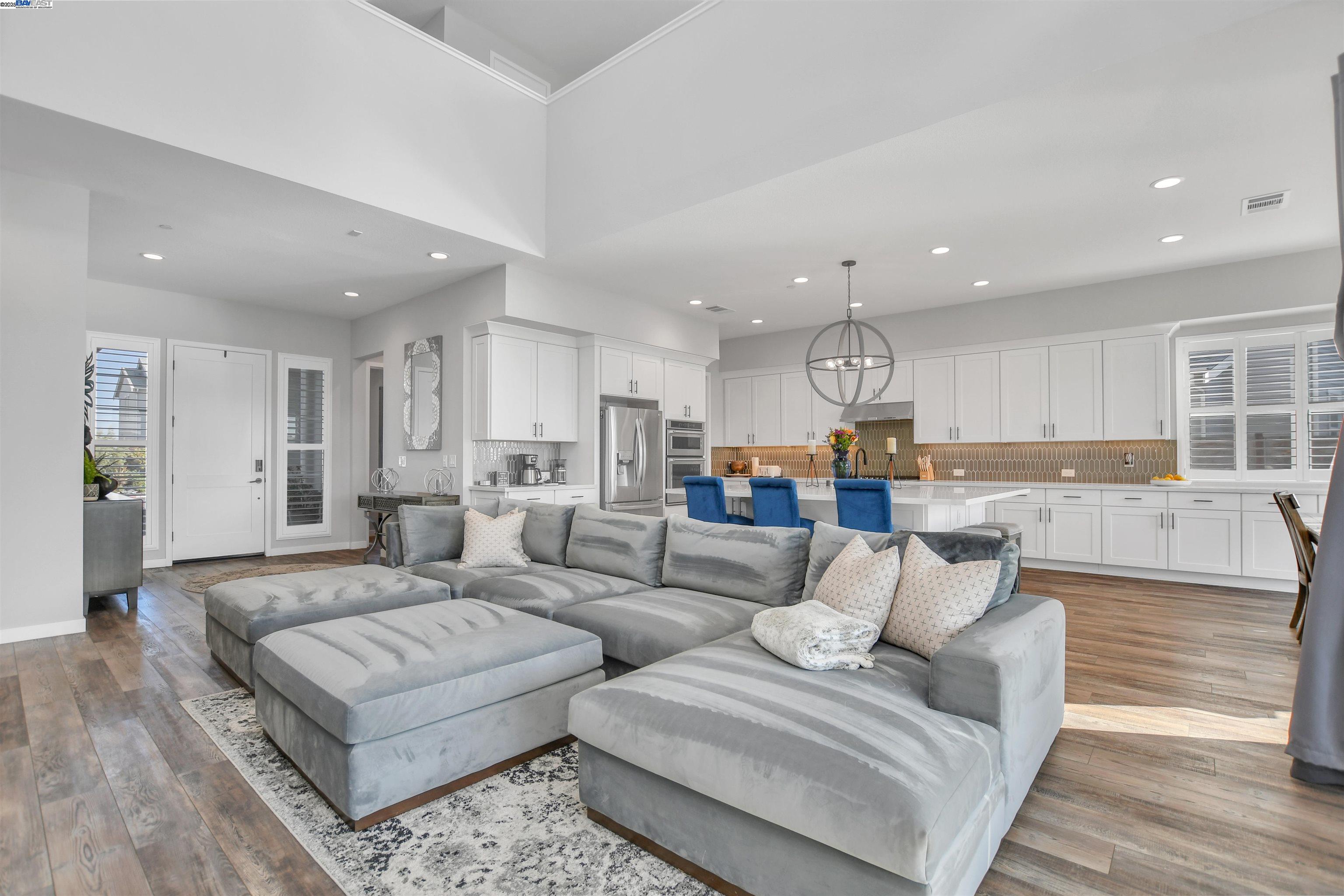 Detail Gallery Image 9 of 55 For 30 Grey Whale Pl, Bethel Island,  CA 94511 - 4 Beds | 4/1 Baths