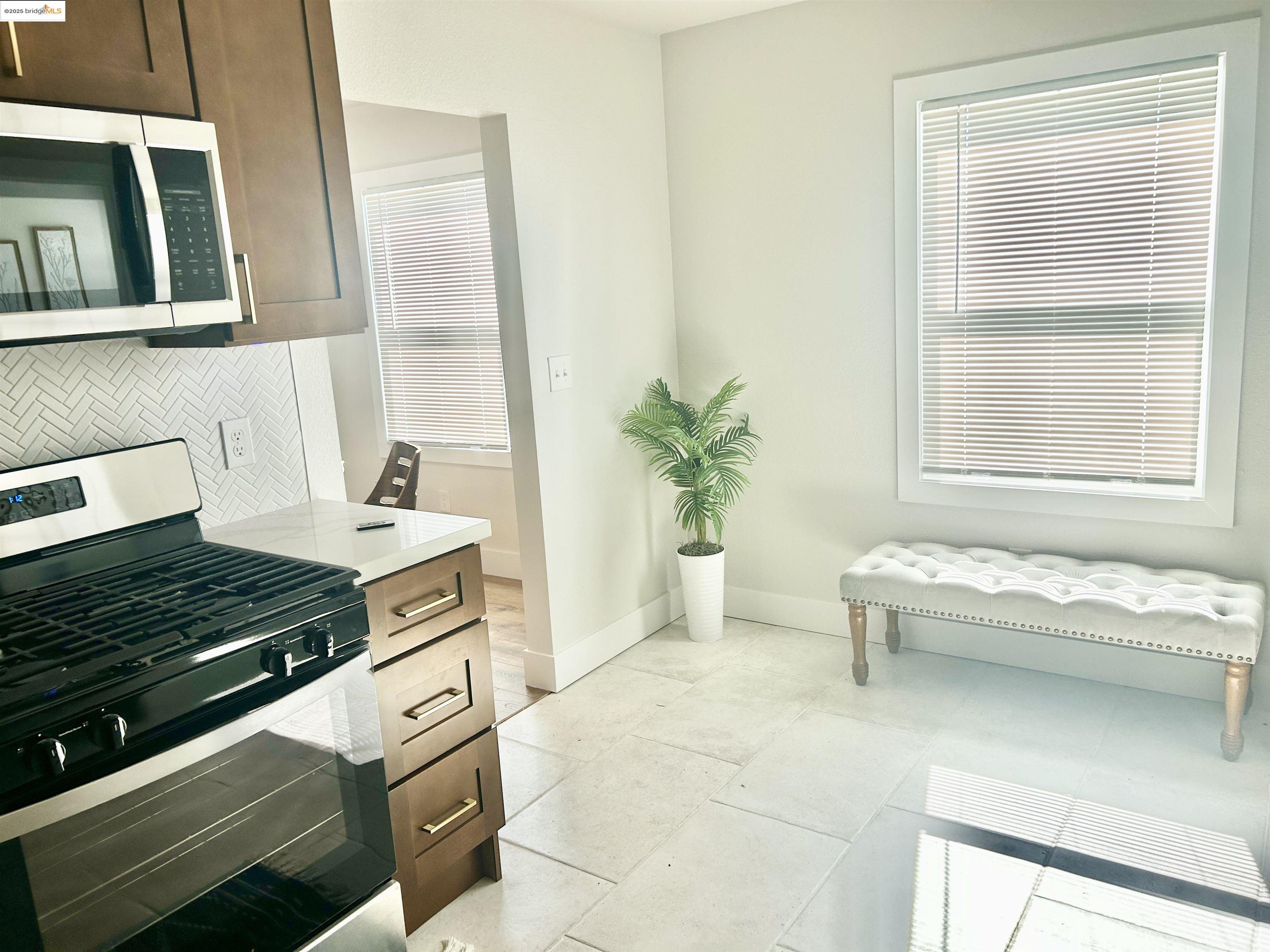 Detail Gallery Image 10 of 27 For 518 4th Street, Richmond,  CA 94801 - 3 Beds | 1 Baths