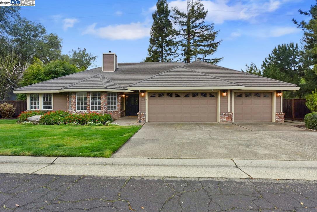 Detail Gallery Image 1 of 59 For 7325 Hill Rd, Granite Bay,  CA 95746 - 4 Beds | 3 Baths