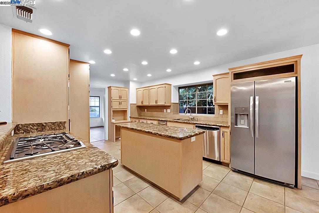 Detail Gallery Image 8 of 59 For 7325 Hill Rd, Granite Bay,  CA 95746 - 4 Beds | 3 Baths