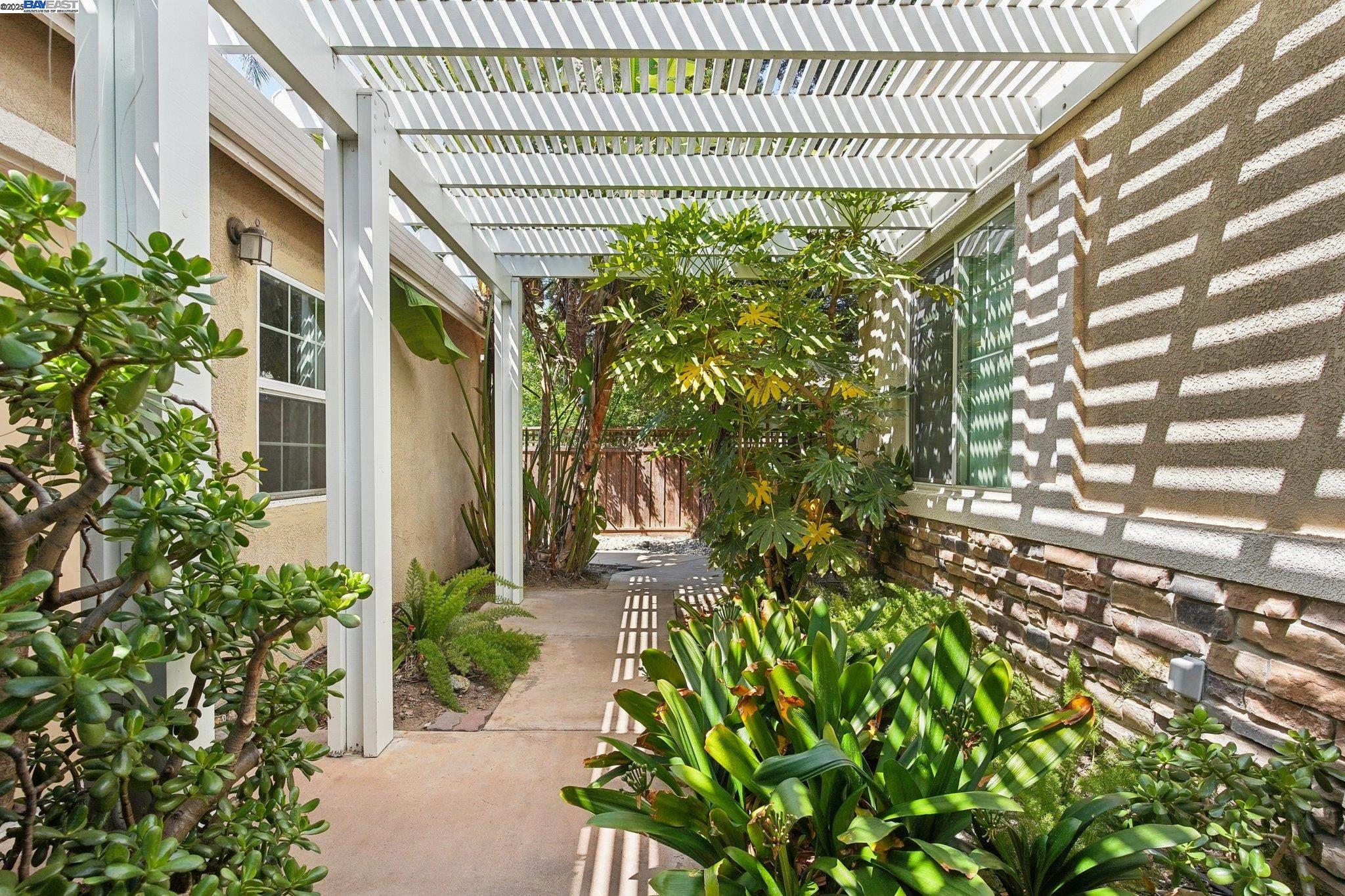 Detail Gallery Image 2 of 42 For 28250 S Zephyr Dr, Tracy,  CA 95304 - 4 Beds | 2/1 Baths