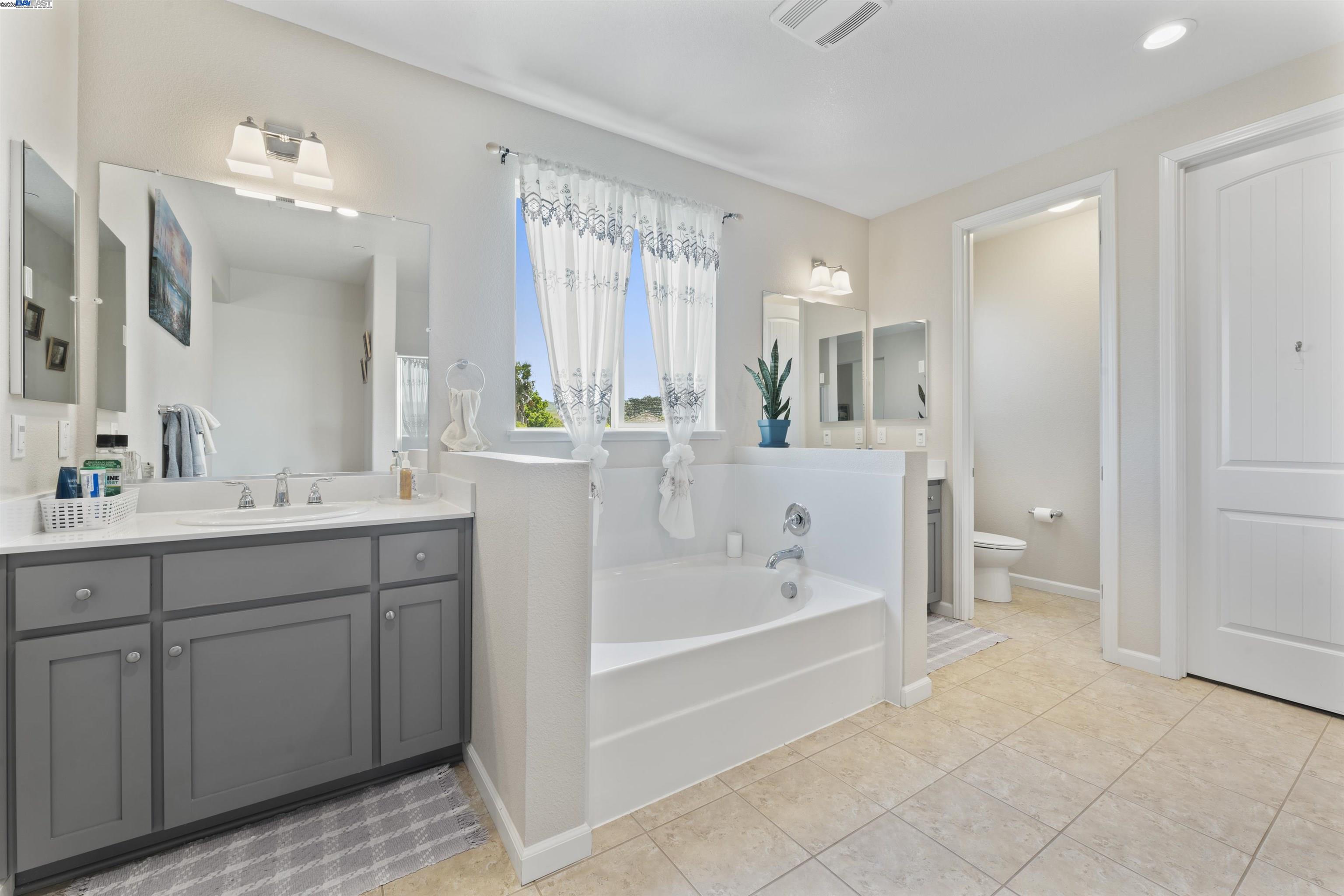 Detail Gallery Image 23 of 46 For 1363 Encore Dr, Fairfield,  CA 94534 - 4 Beds | 2/1 Baths