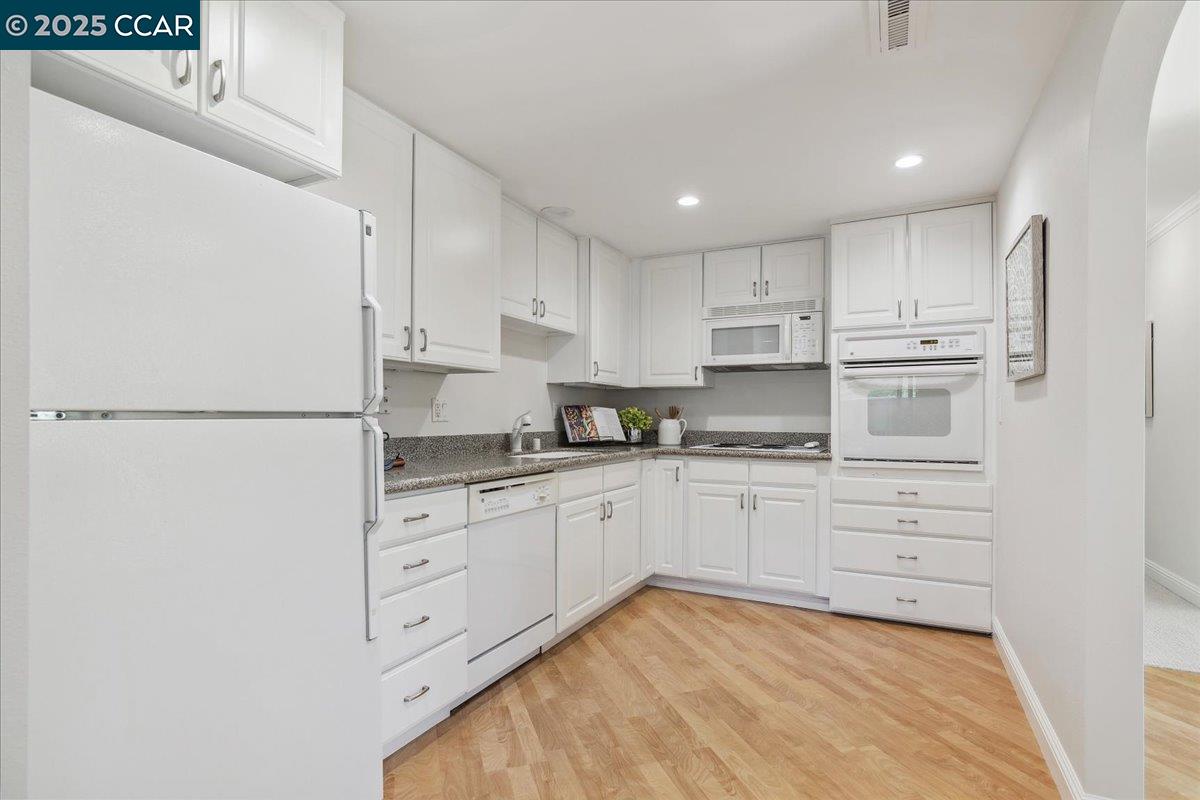 Photo #14: 41096987 Listing: Photo #14
