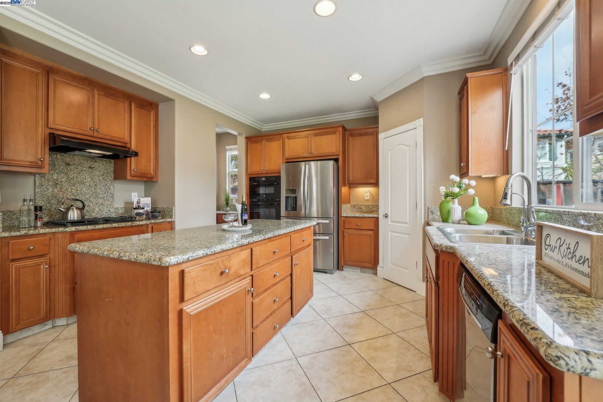 Detail Gallery Image 17 of 57 For 632 S Comunidad Street, Mountain House,  CA 95391 - 5 Beds | 4 Baths