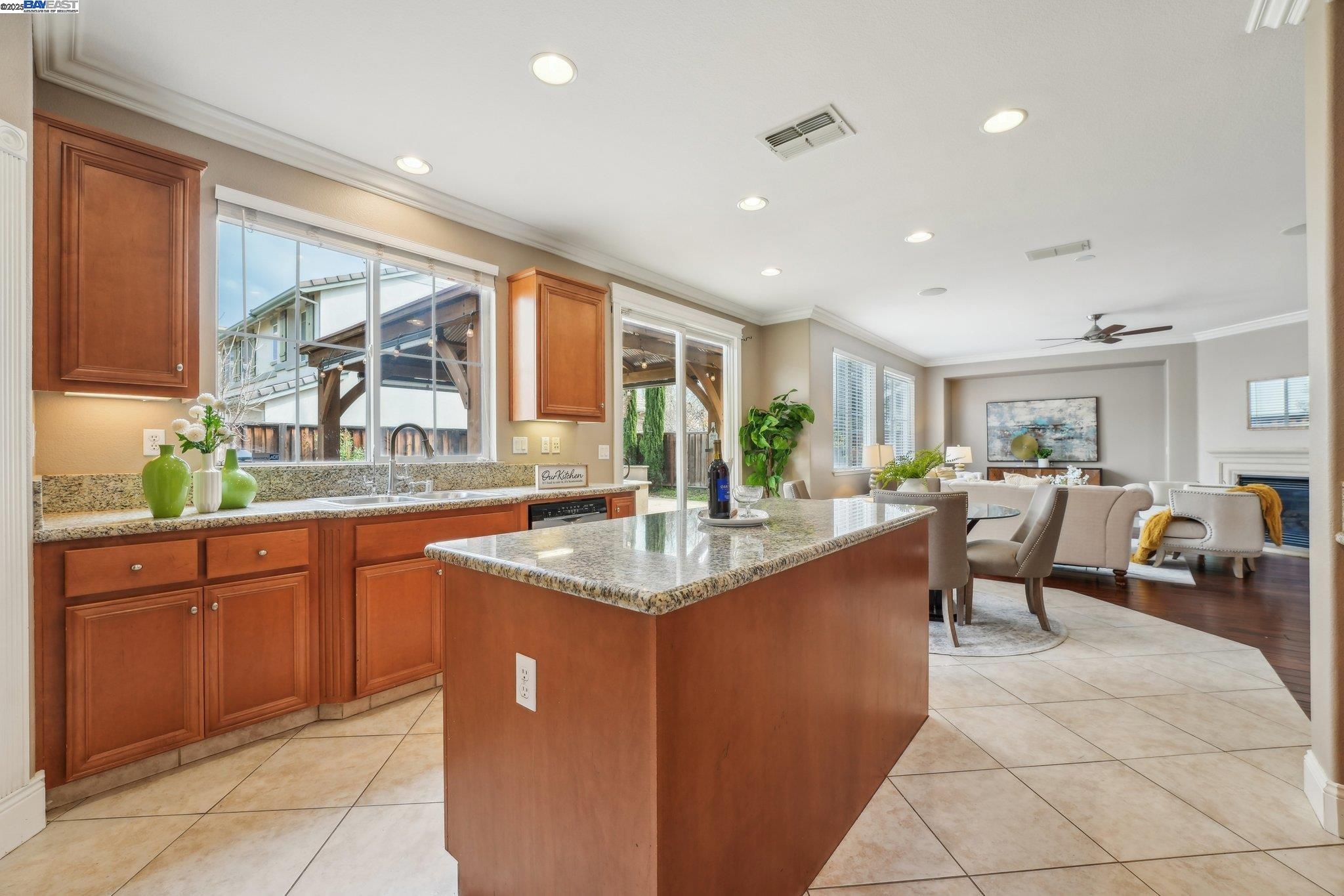 Detail Gallery Image 21 of 57 For 632 S Comunidad Street, Mountain House,  CA 95391 - 5 Beds | 4 Baths