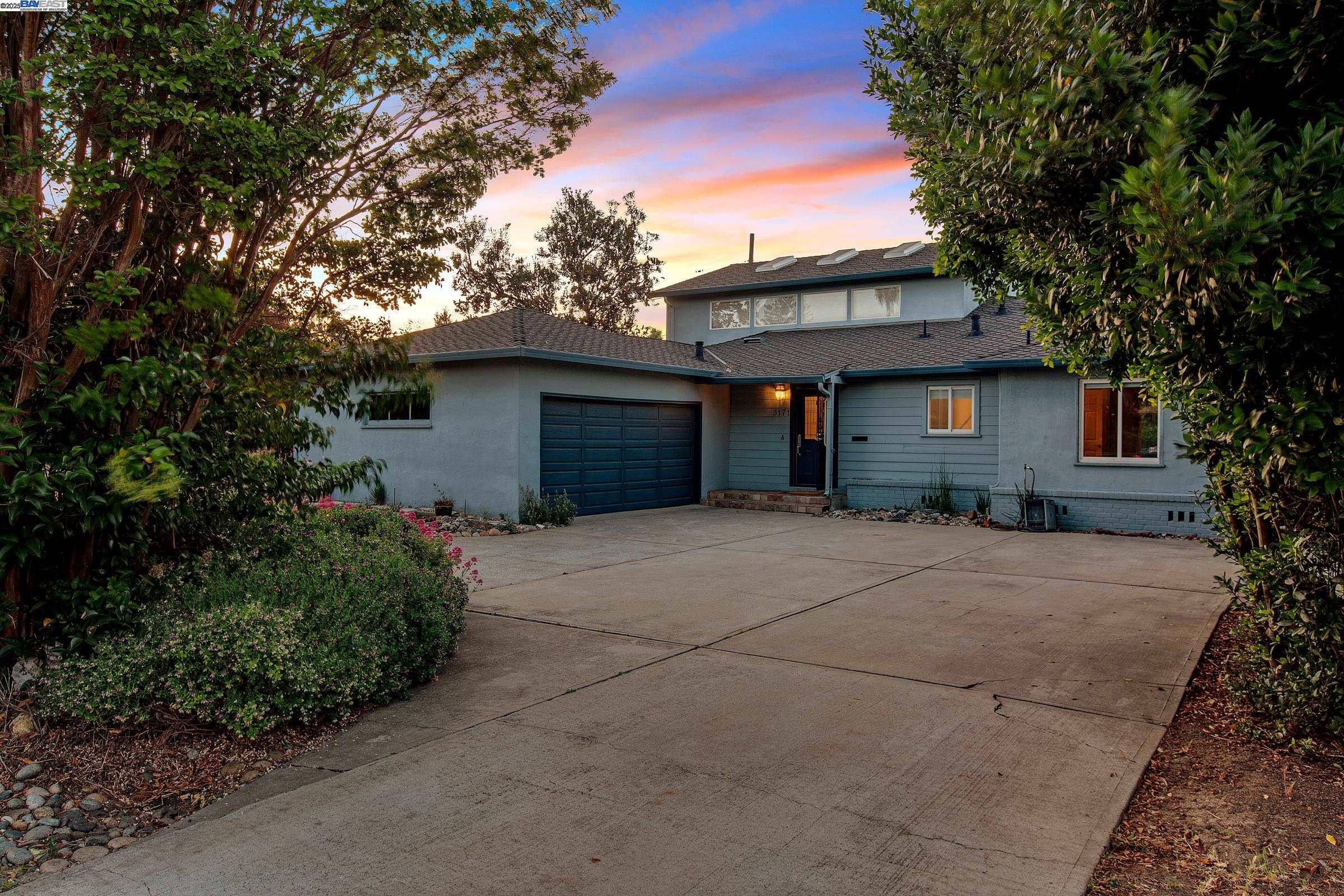 Detail Gallery Image 2 of 55 For 3171 Verdant Way, San Jose,  CA 95117 - 3 Beds | 2 Baths