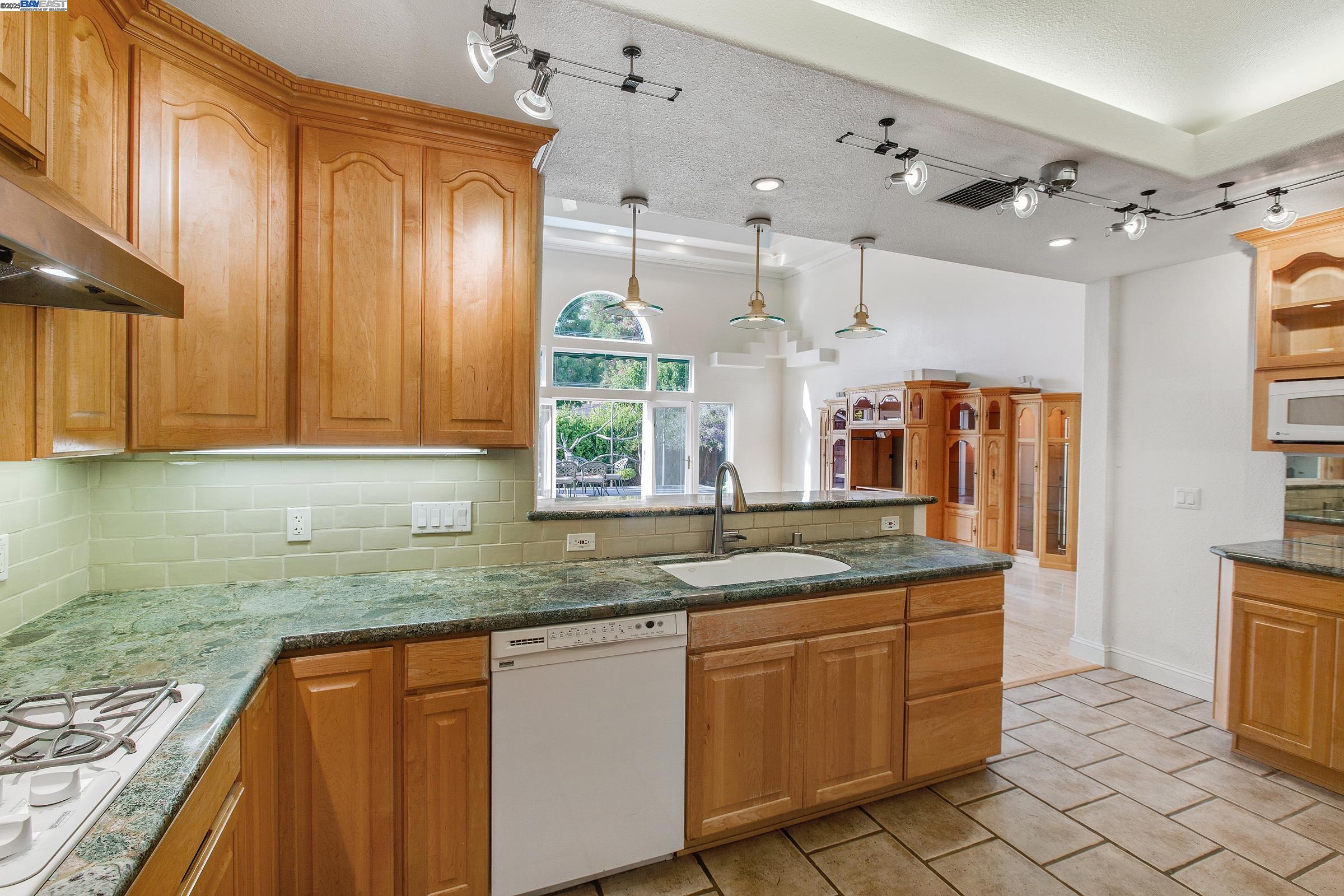 Detail Gallery Image 17 of 55 For 3171 Verdant Way, San Jose,  CA 95117 - 3 Beds | 2 Baths