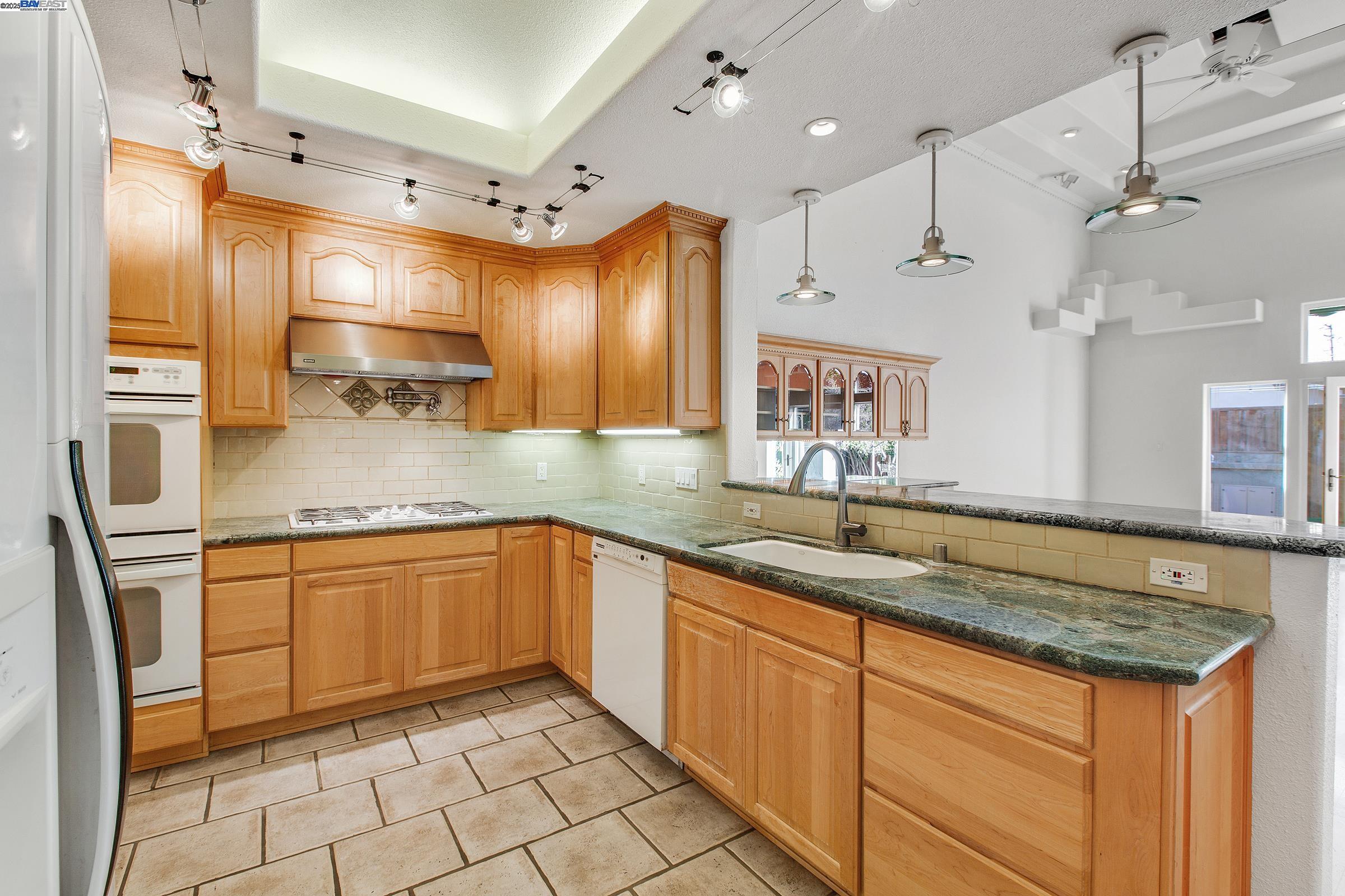 Detail Gallery Image 18 of 55 For 3171 Verdant Way, San Jose,  CA 95117 - 3 Beds | 2 Baths