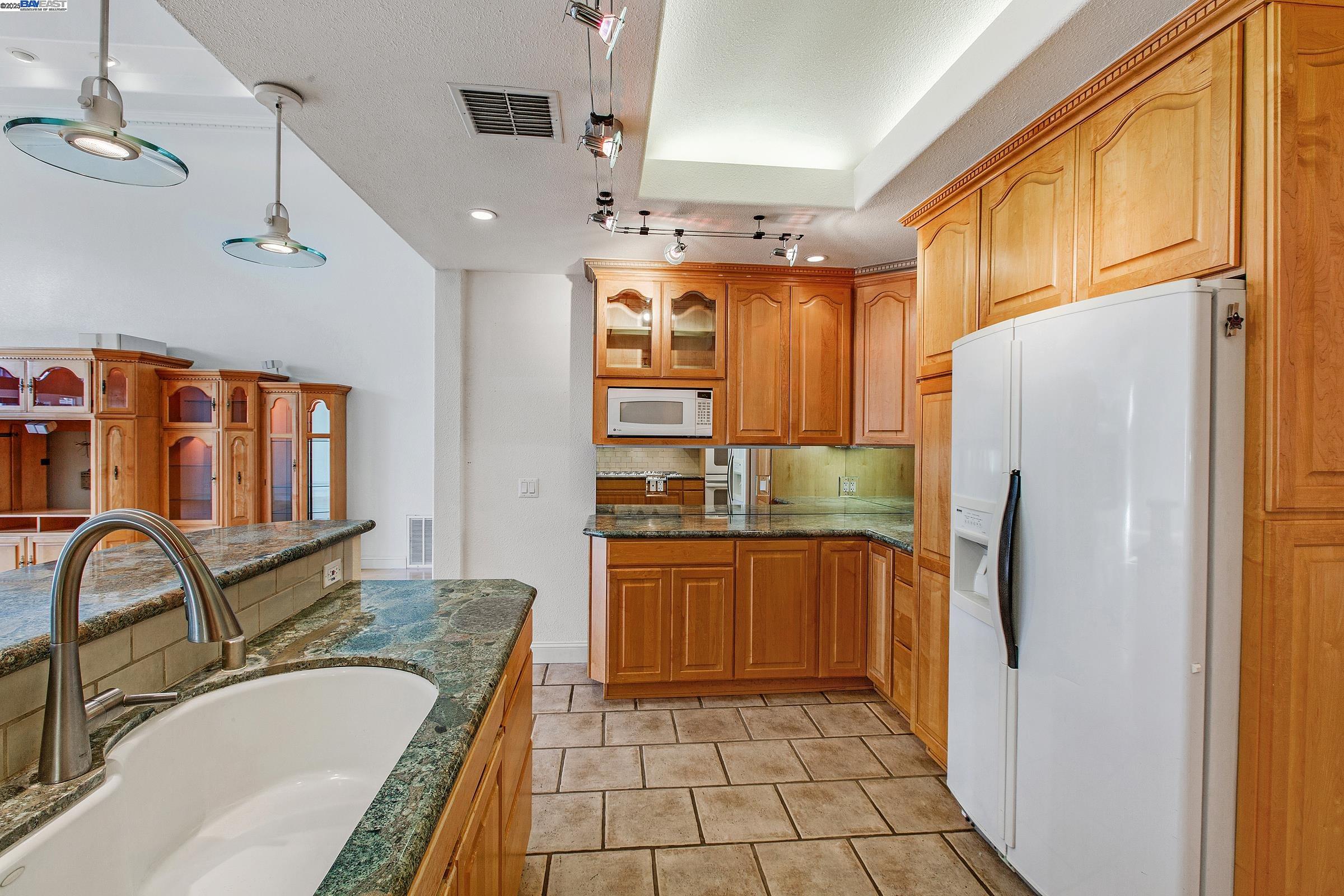 Detail Gallery Image 19 of 55 For 3171 Verdant Way, San Jose,  CA 95117 - 3 Beds | 2 Baths