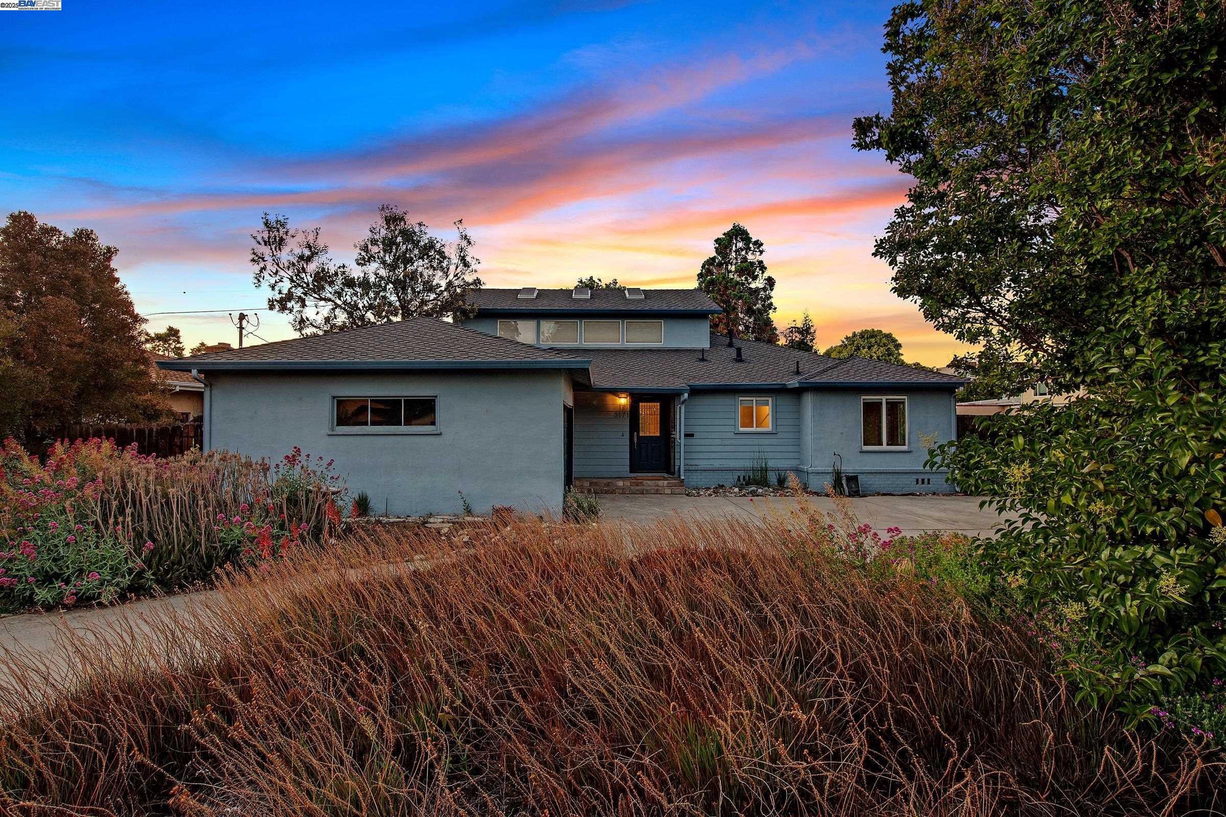Detail Gallery Image 3 of 55 For 3171 Verdant Way, San Jose,  CA 95117 - 3 Beds | 2 Baths