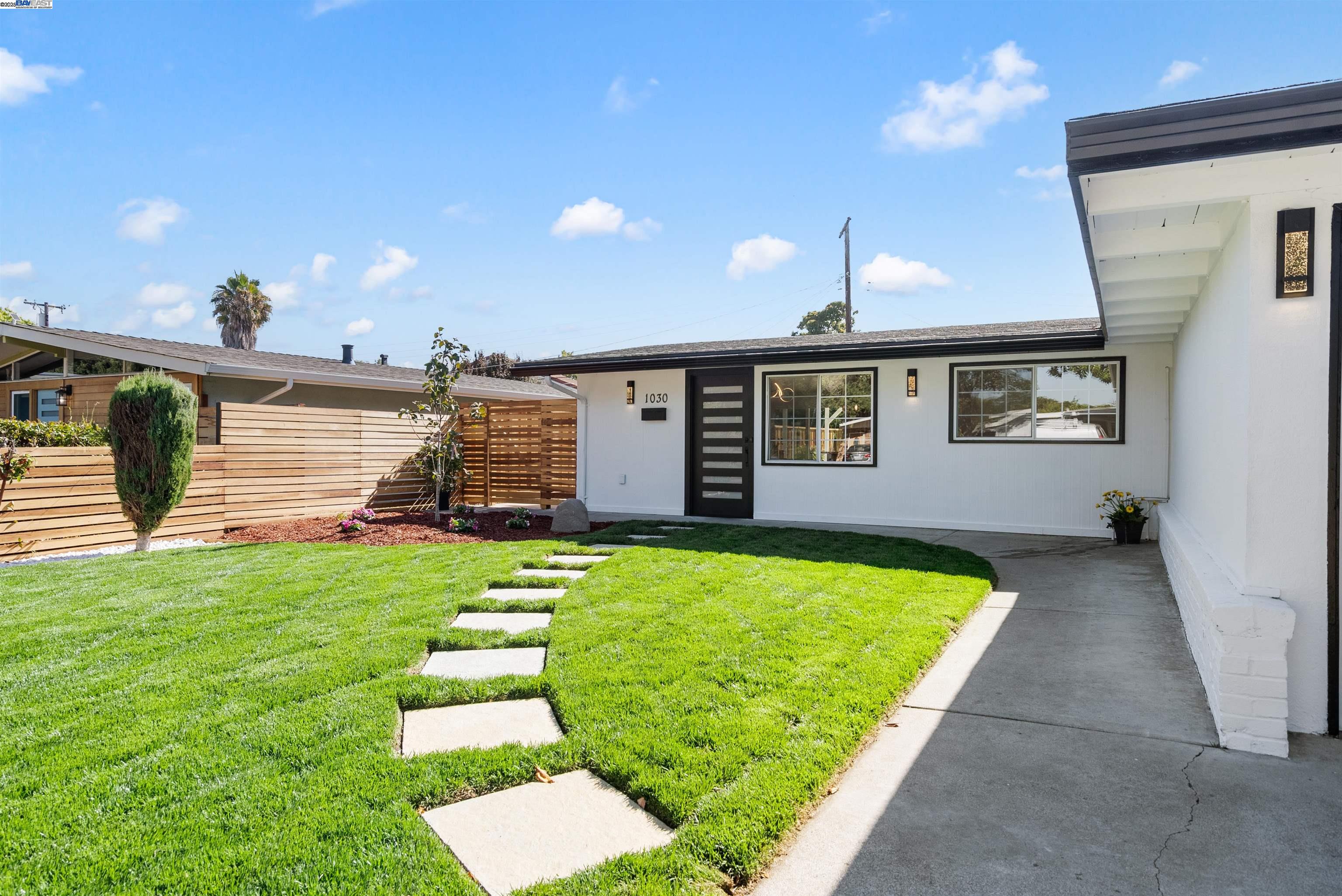 Detail Gallery Image 1 of 29 For 1030 Blazingwood Dr, Sunnyvale,  CA 94089 - 3 Beds | 2 Baths