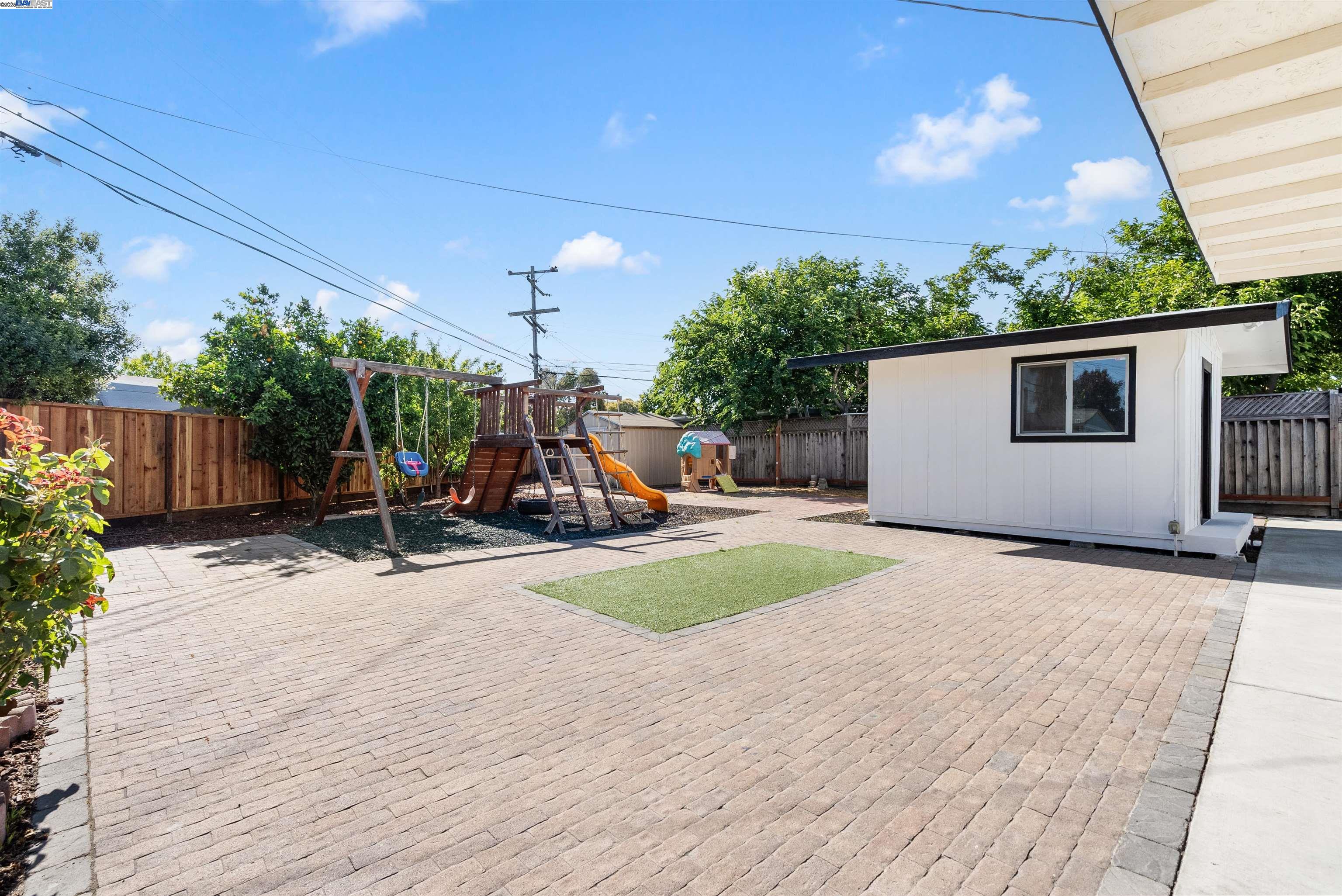 Detail Gallery Image 26 of 29 For 1030 Blazingwood Dr, Sunnyvale,  CA 94089 - 3 Beds | 2 Baths