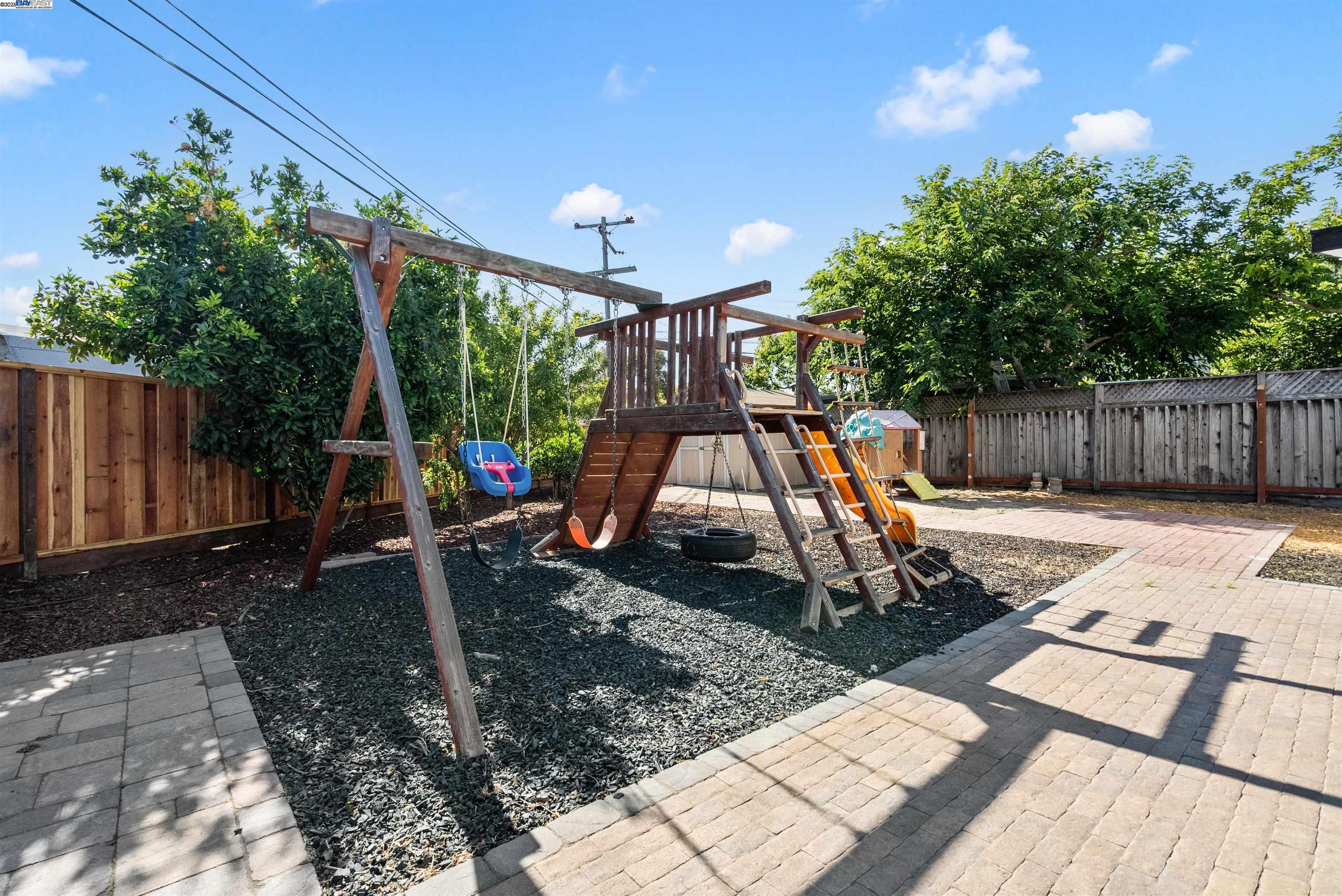 Detail Gallery Image 27 of 29 For 1030 Blazingwood Dr, Sunnyvale,  CA 94089 - 3 Beds | 2 Baths