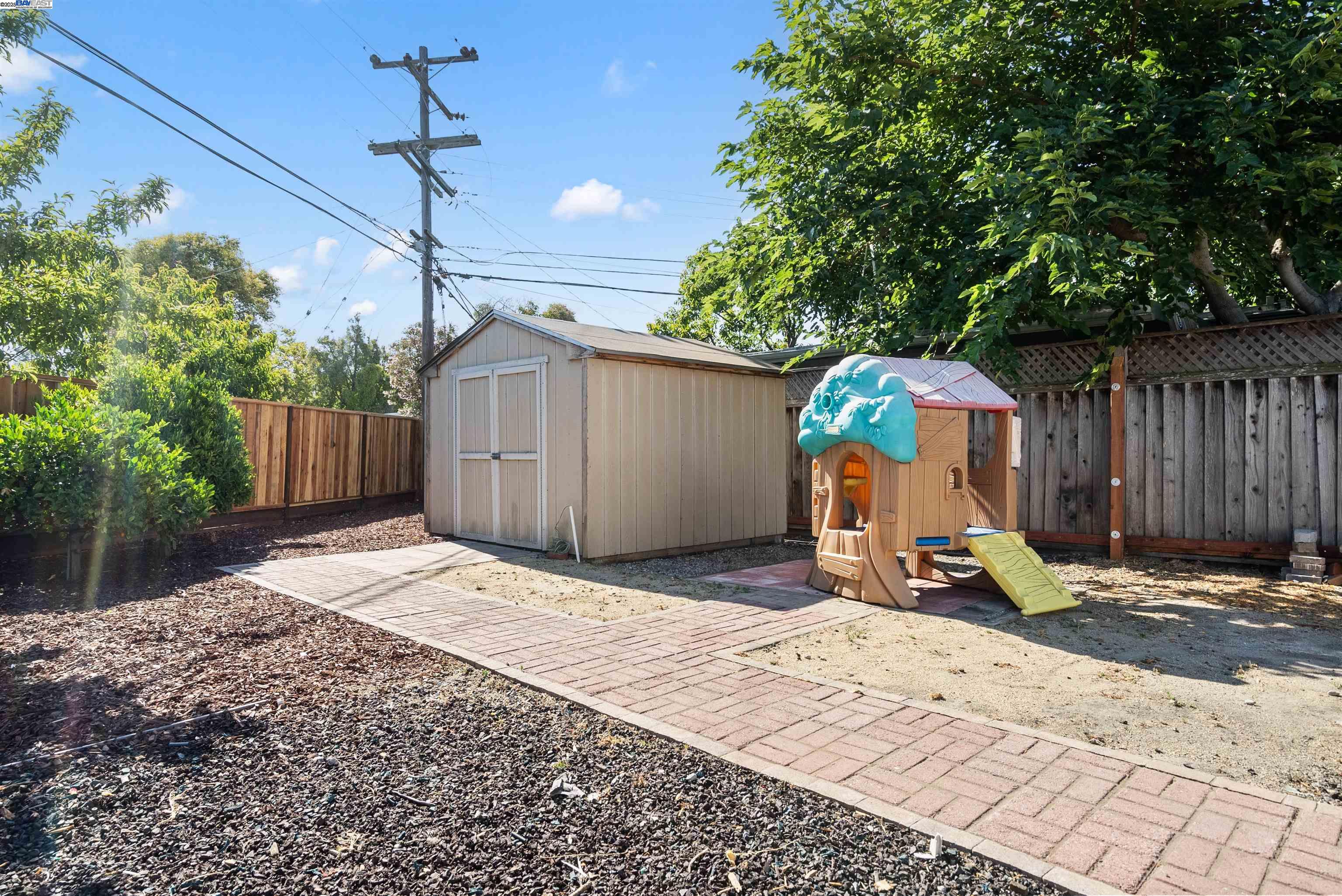 Detail Gallery Image 28 of 29 For 1030 Blazingwood Dr, Sunnyvale,  CA 94089 - 3 Beds | 2 Baths