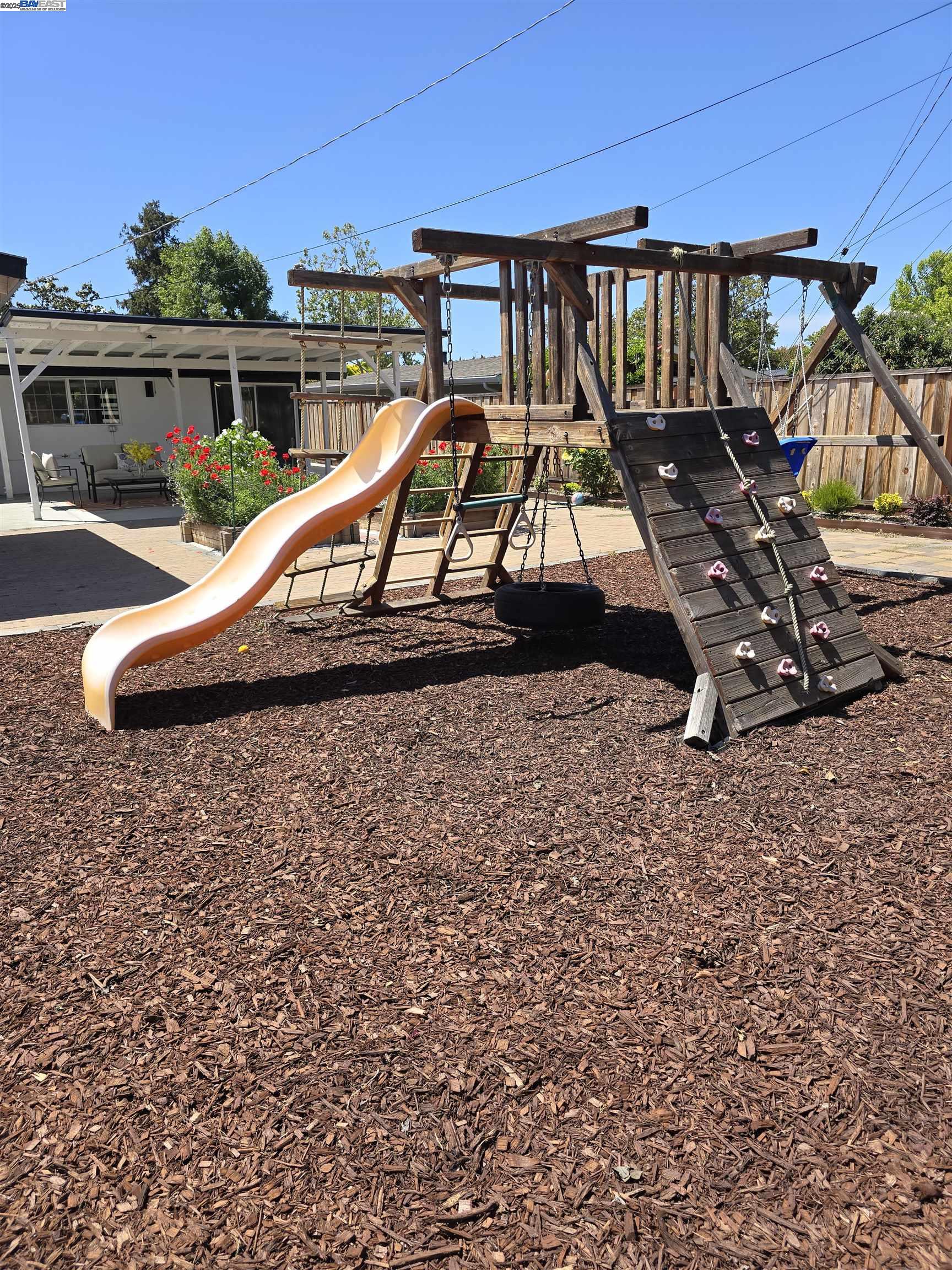 Detail Gallery Image 28 of 31 For 1030 Blazingwood Dr, Sunnyvale,  CA 94089 - 3 Beds | 2 Baths