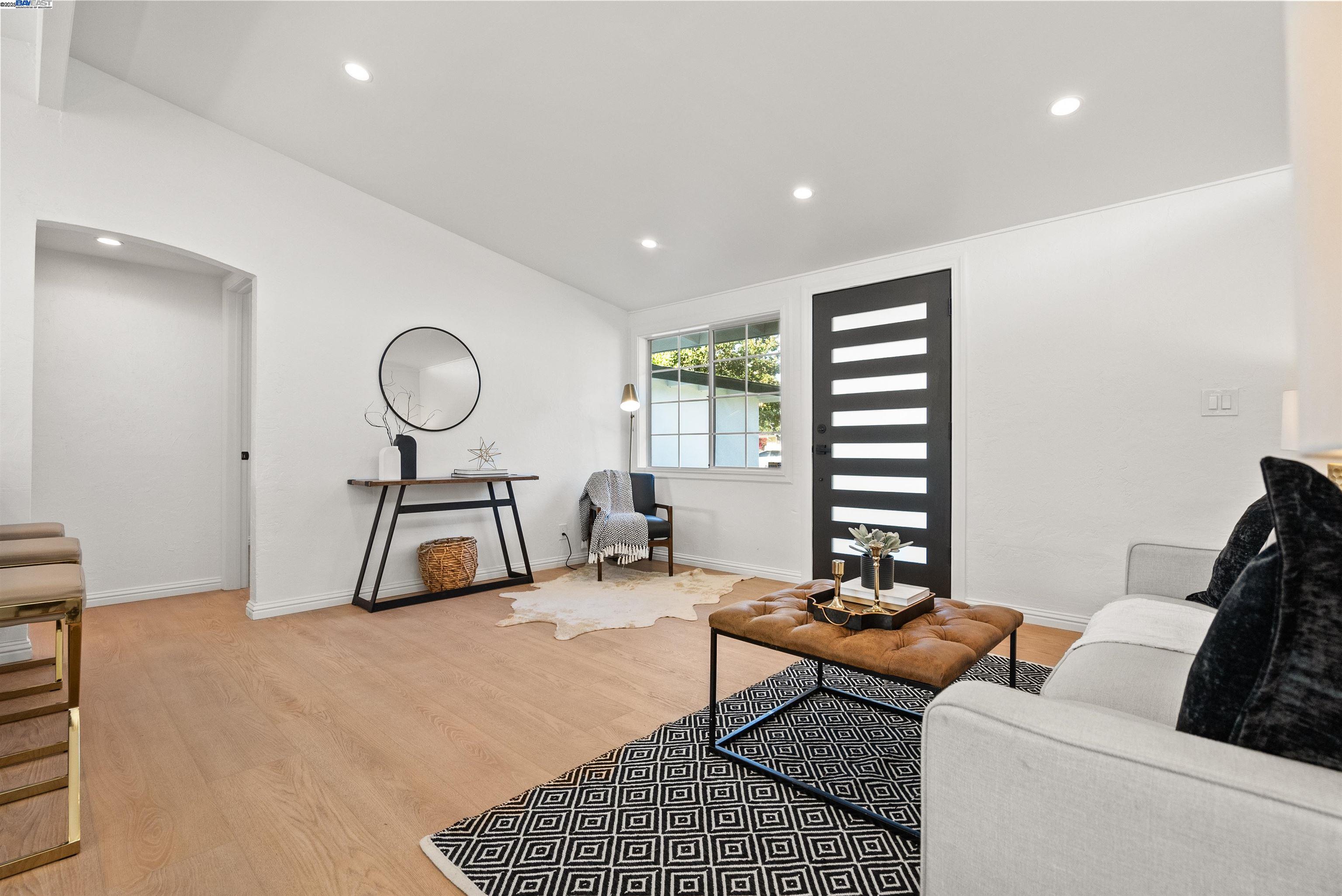 Detail Gallery Image 6 of 29 For 1030 Blazingwood Dr, Sunnyvale,  CA 94089 - 3 Beds | 2 Baths