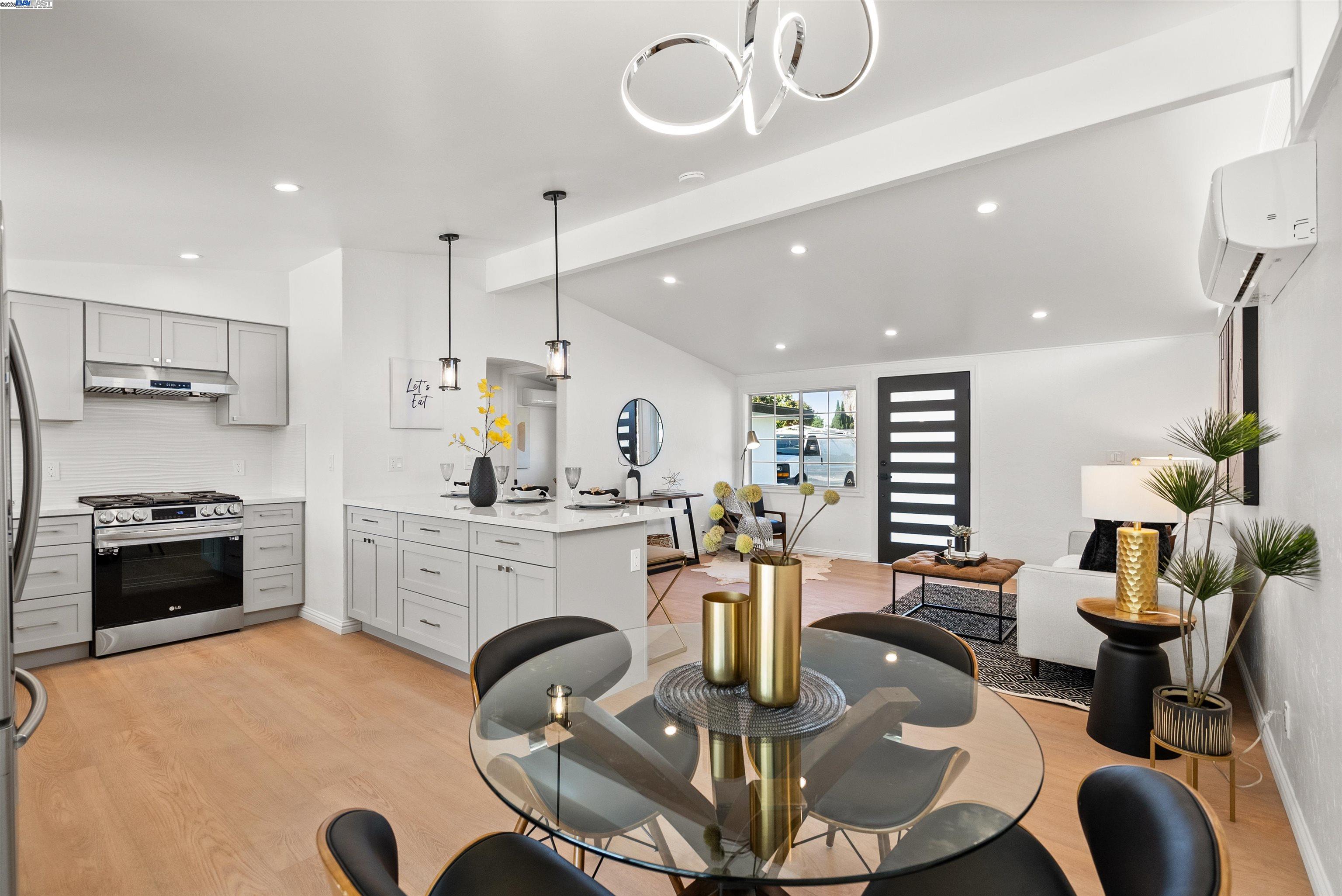 Detail Gallery Image 7 of 29 For 1030 Blazingwood Dr, Sunnyvale,  CA 94089 - 3 Beds | 2 Baths