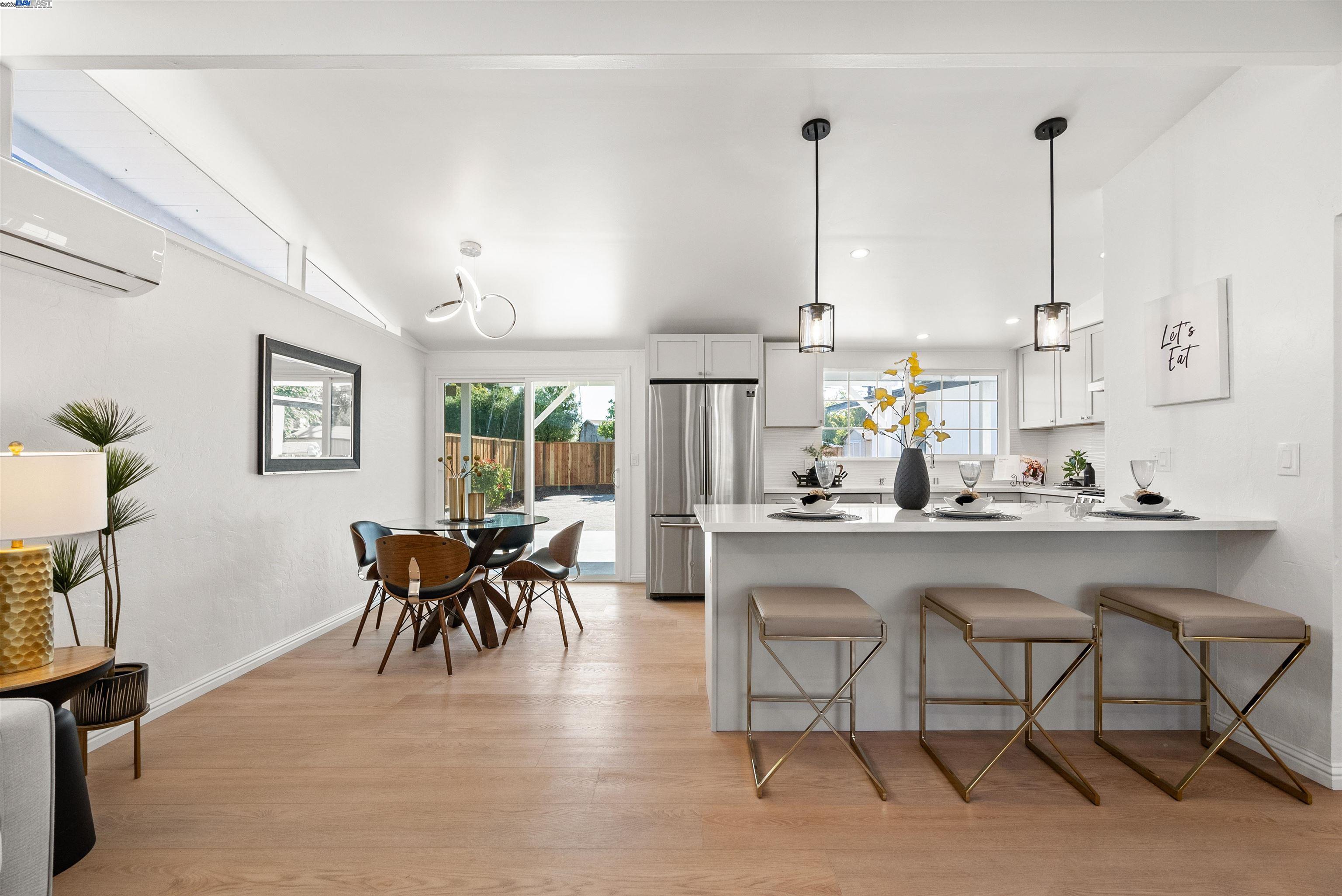 Detail Gallery Image 9 of 29 For 1030 Blazingwood Dr, Sunnyvale,  CA 94089 - 3 Beds | 2 Baths