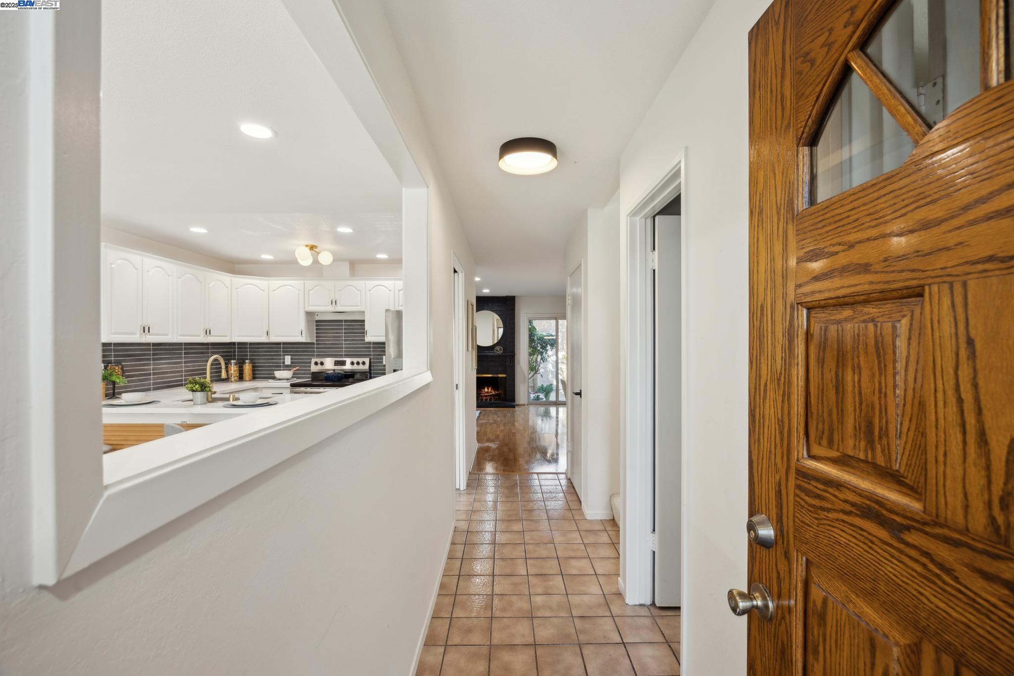 Detail Gallery Image 2 of 38 For 3362 Tonga Ln, Alameda,  CA 94502 - 3 Beds | 2/1 Baths