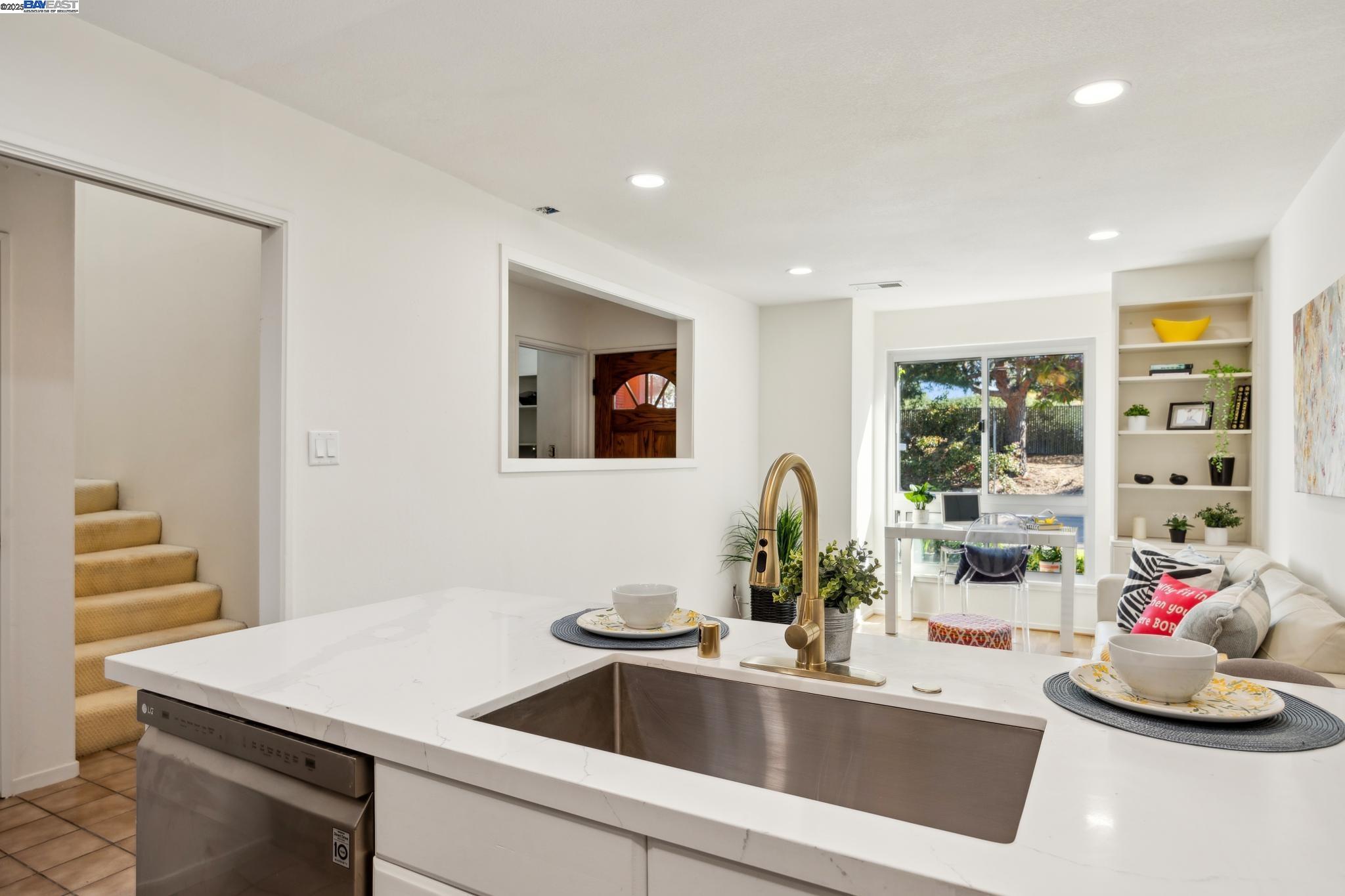 Detail Gallery Image 15 of 38 For 3362 Tonga Ln, Alameda,  CA 94502 - 3 Beds | 2/1 Baths