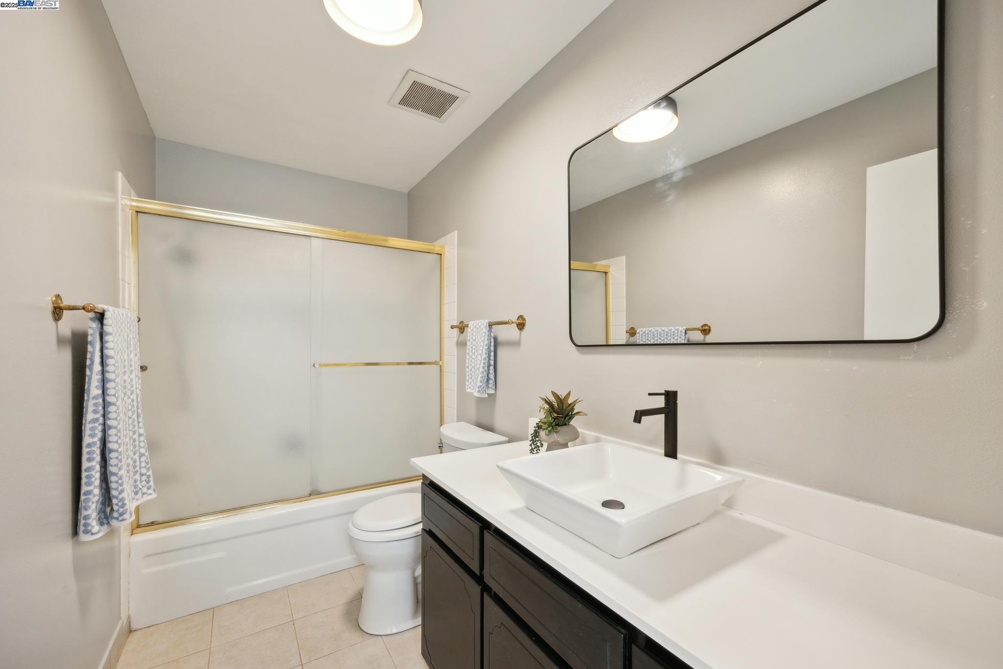 Detail Gallery Image 30 of 38 For 3362 Tonga Ln, Alameda,  CA 94502 - 3 Beds | 2/1 Baths