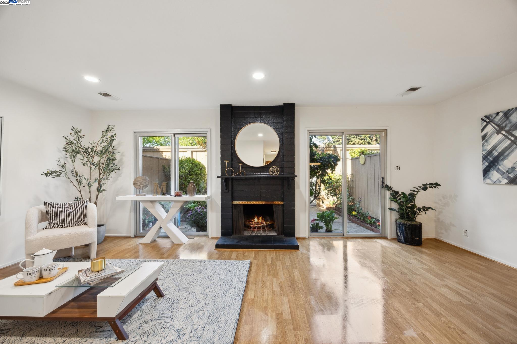Detail Gallery Image 5 of 38 For 3362 Tonga Ln, Alameda,  CA 94502 - 3 Beds | 2/1 Baths