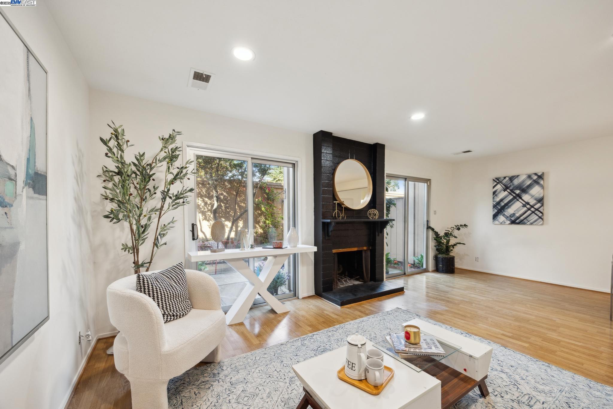Detail Gallery Image 8 of 38 For 3362 Tonga Ln, Alameda,  CA 94502 - 3 Beds | 2/1 Baths
