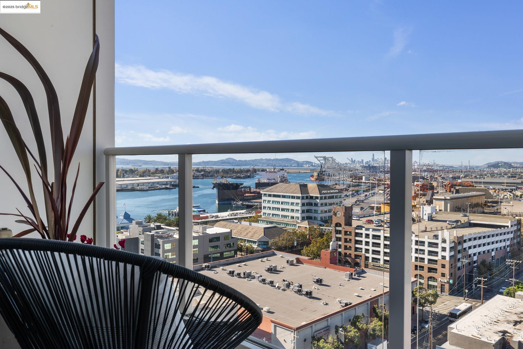 Detail Gallery Image 11 of 52 For 222 Broadway #1204,  Oakland,  CA 94607 - 2 Beds | 2 Baths