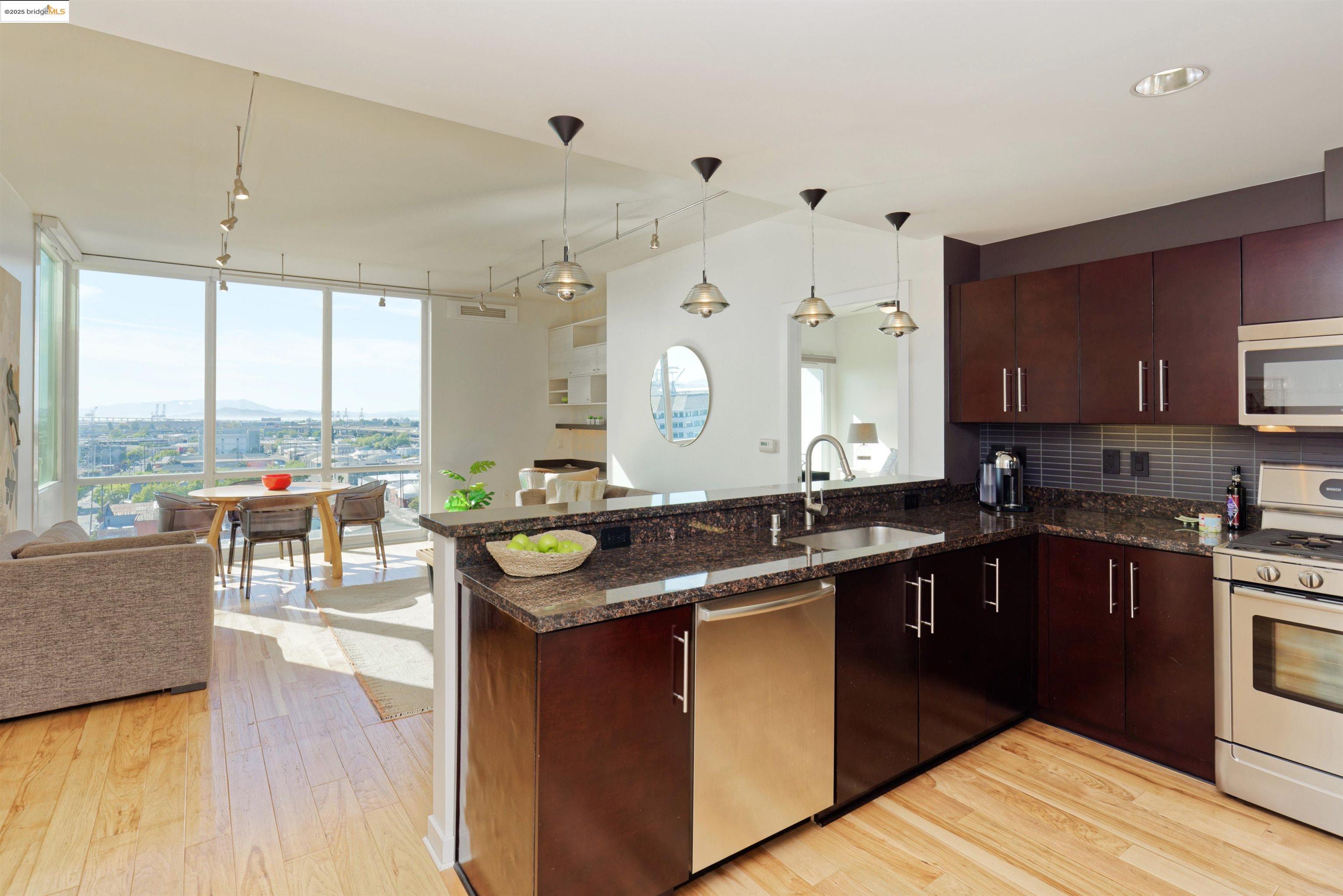 Detail Gallery Image 19 of 52 For 222 Broadway #1204,  Oakland,  CA 94607 - 2 Beds | 2 Baths