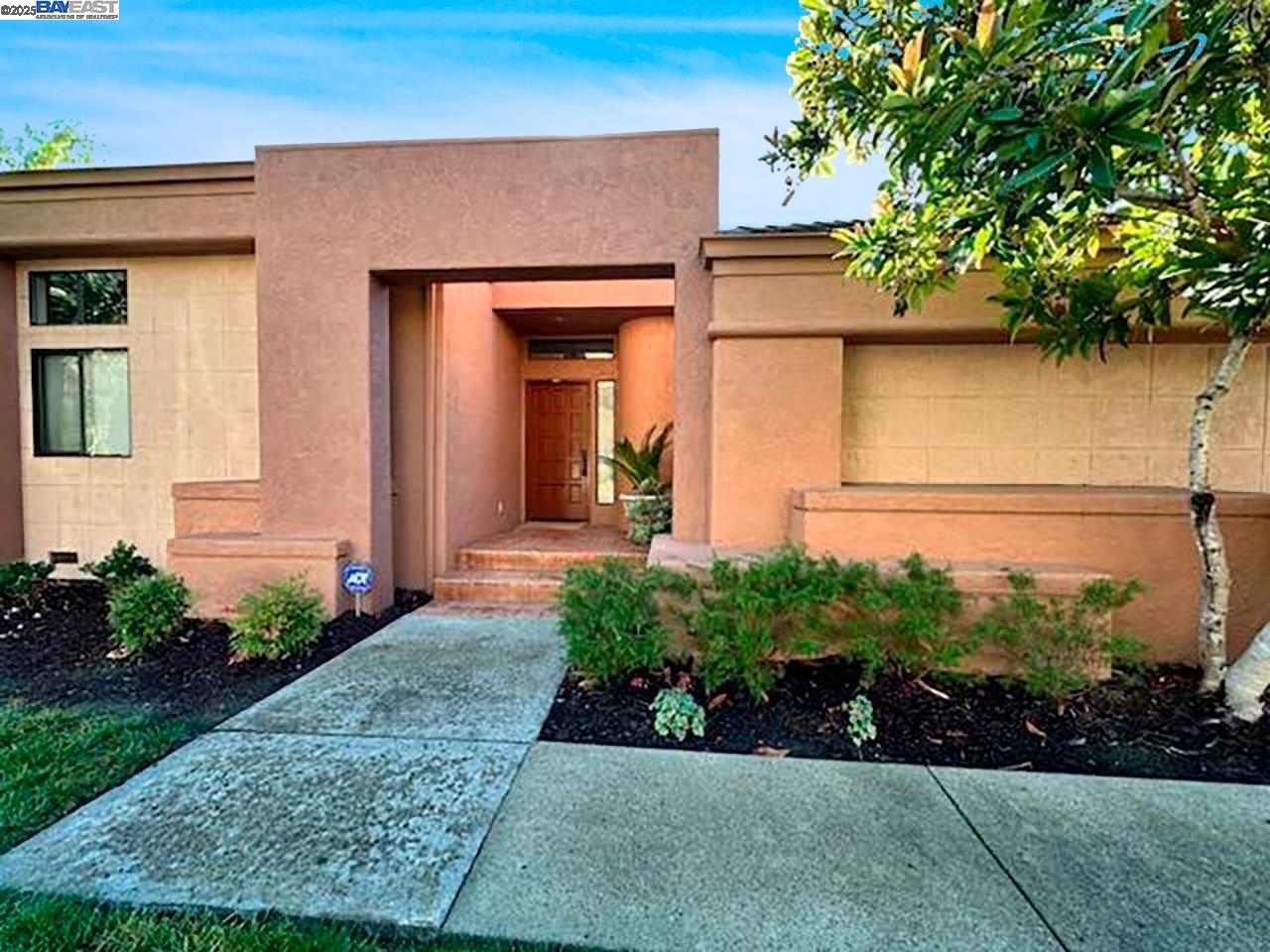 MLS: 41096995 Condo For Sale