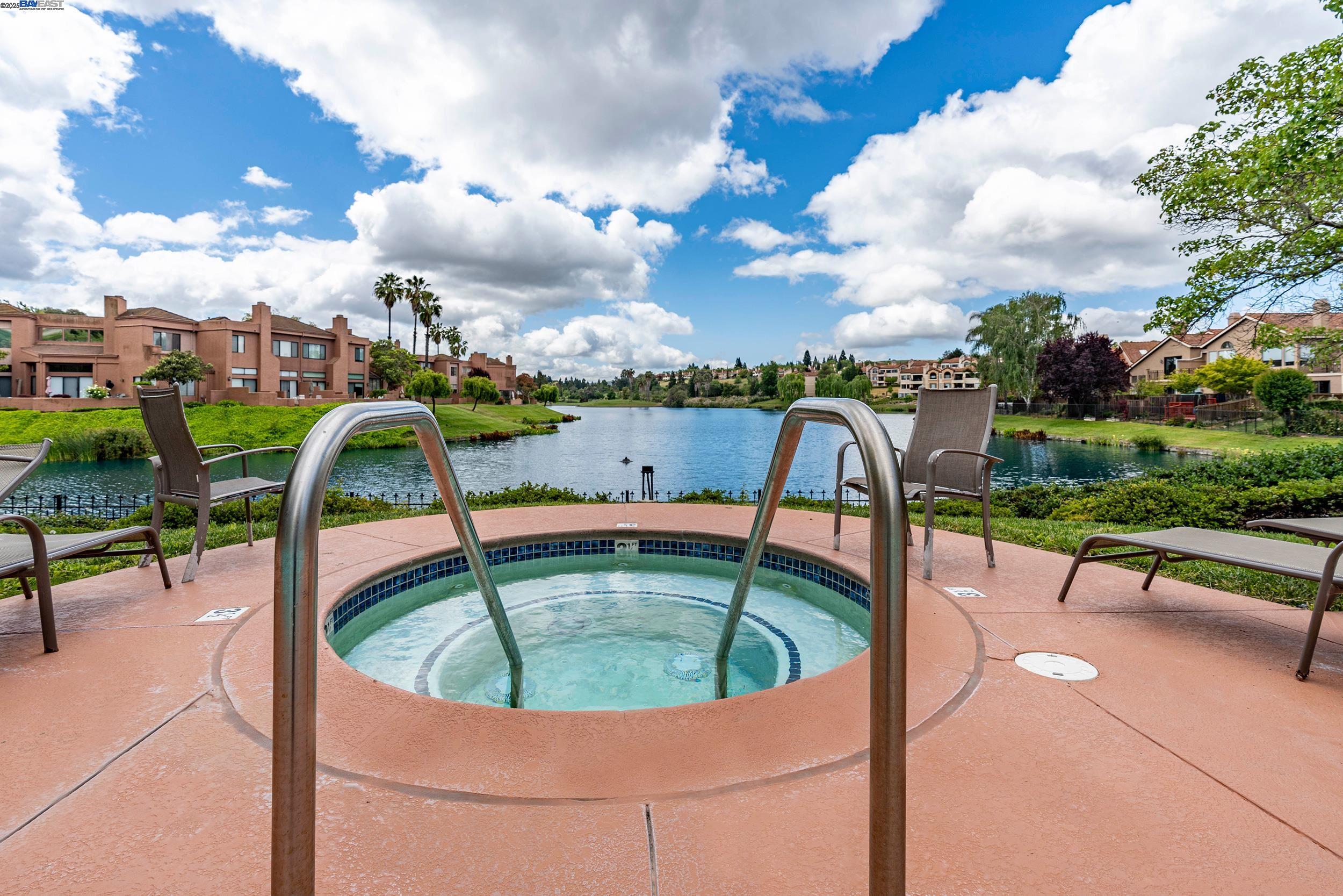 Detail Gallery Image 16 of 41 For 4009 W Lakeshore Drive, San Ramon,  CA 94582 - 3 Beds | 2/1 Baths