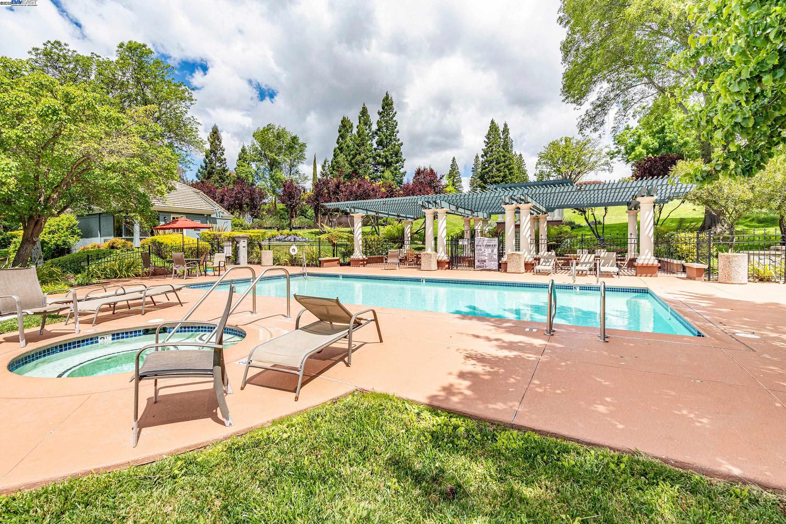 Detail Gallery Image 17 of 41 For 4009 W Lakeshore Drive, San Ramon,  CA 94582 - 3 Beds | 2/1 Baths