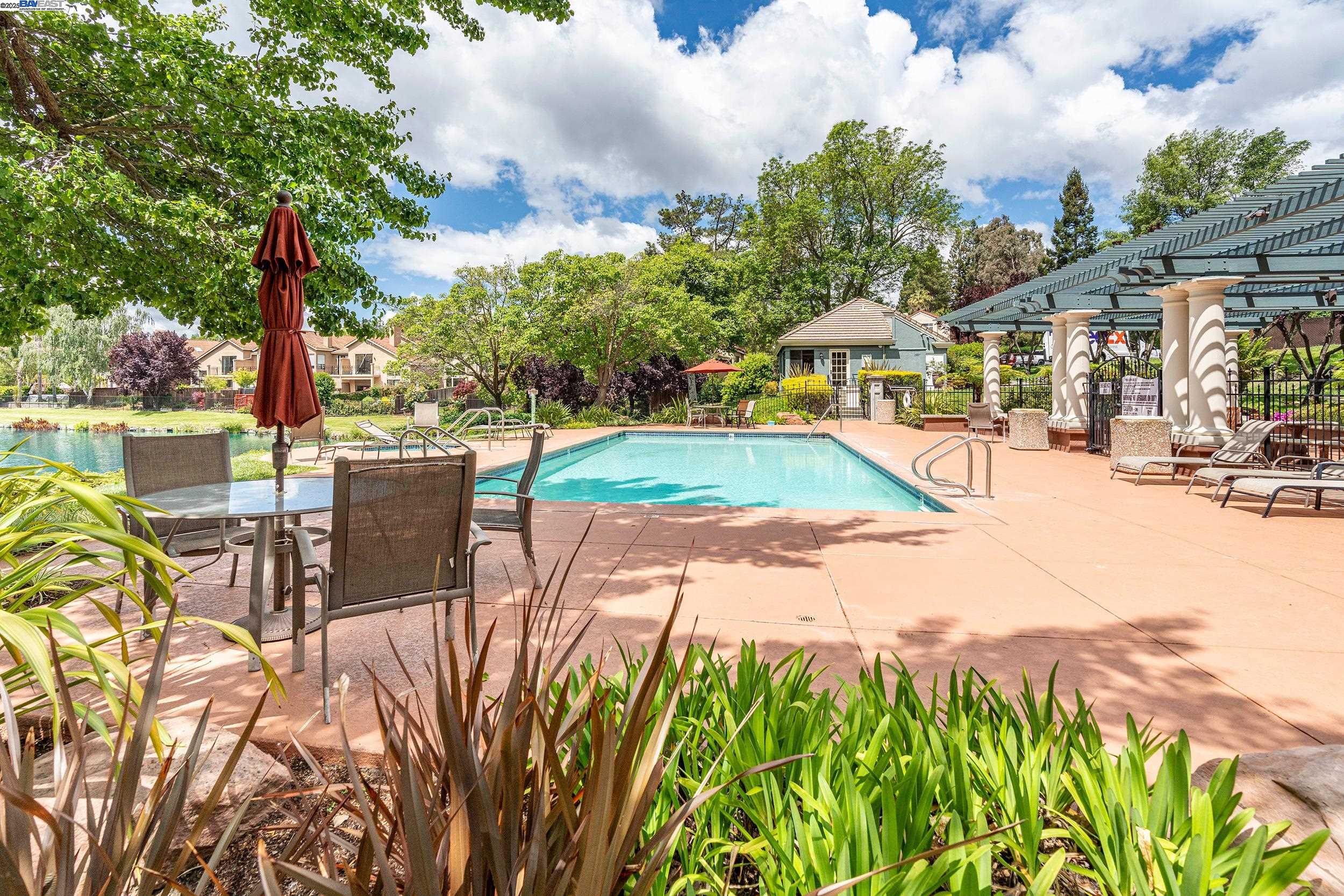 Detail Gallery Image 18 of 41 For 4009 W Lakeshore Drive, San Ramon,  CA 94582 - 3 Beds | 2/1 Baths