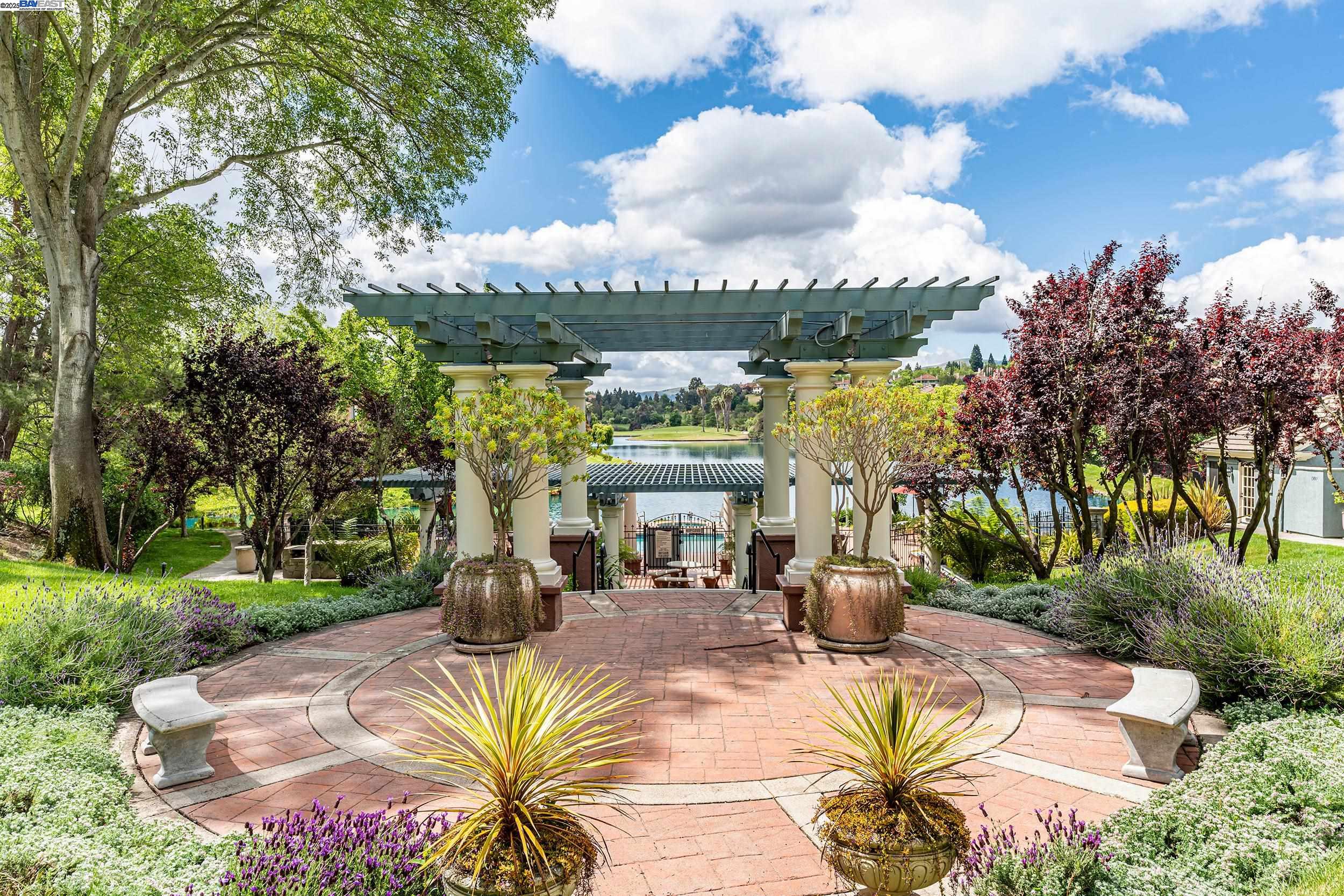 Detail Gallery Image 19 of 41 For 4009 W Lakeshore Drive, San Ramon,  CA 94582 - 3 Beds | 2/1 Baths