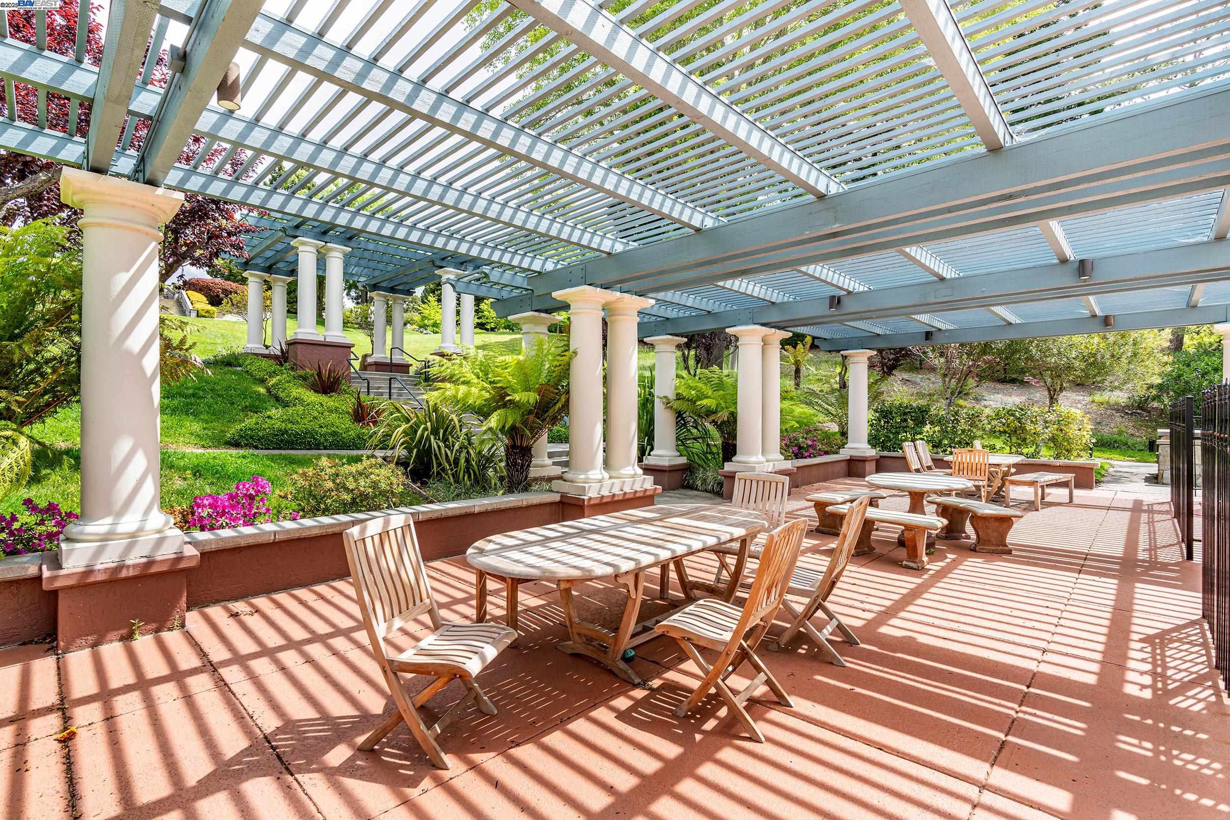 Detail Gallery Image 23 of 41 For 4009 W Lakeshore Drive, San Ramon,  CA 94582 - 3 Beds | 2/1 Baths