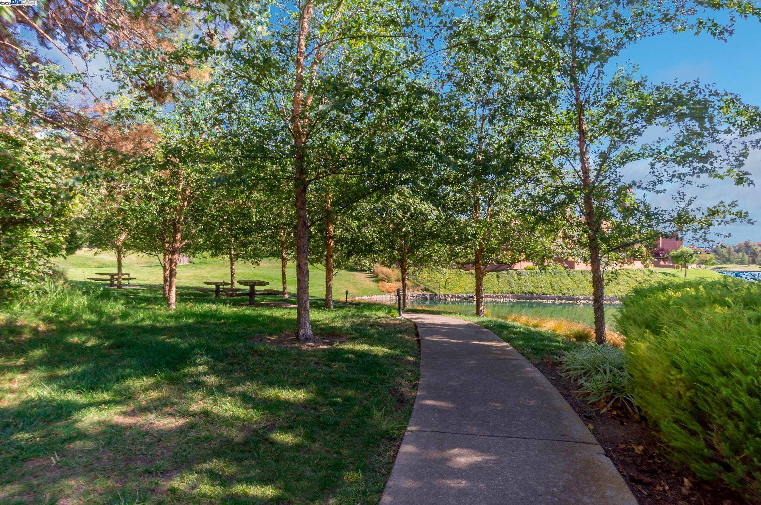 Detail Gallery Image 35 of 41 For 4009 W Lakeshore Drive, San Ramon,  CA 94582 - 3 Beds | 2/1 Baths