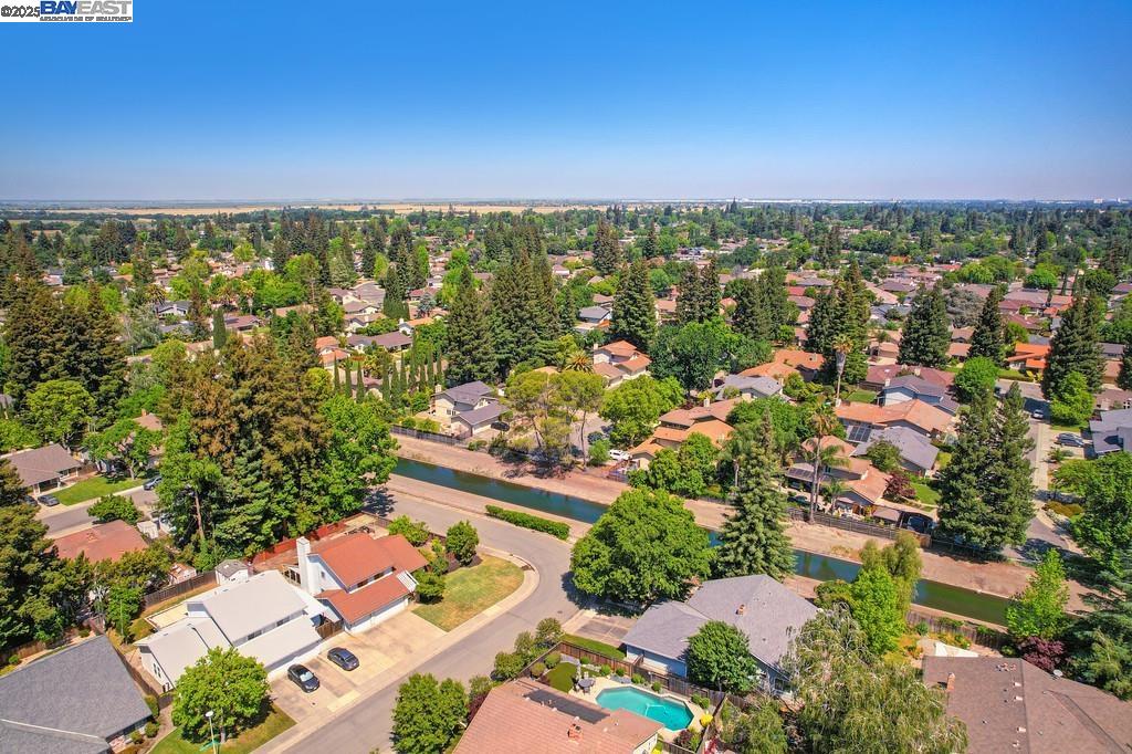Detail Gallery Image 2 of 57 For 35 Pebble River Cir, Sacramento,  CA 95831 - 3 Beds | 2/1 Baths